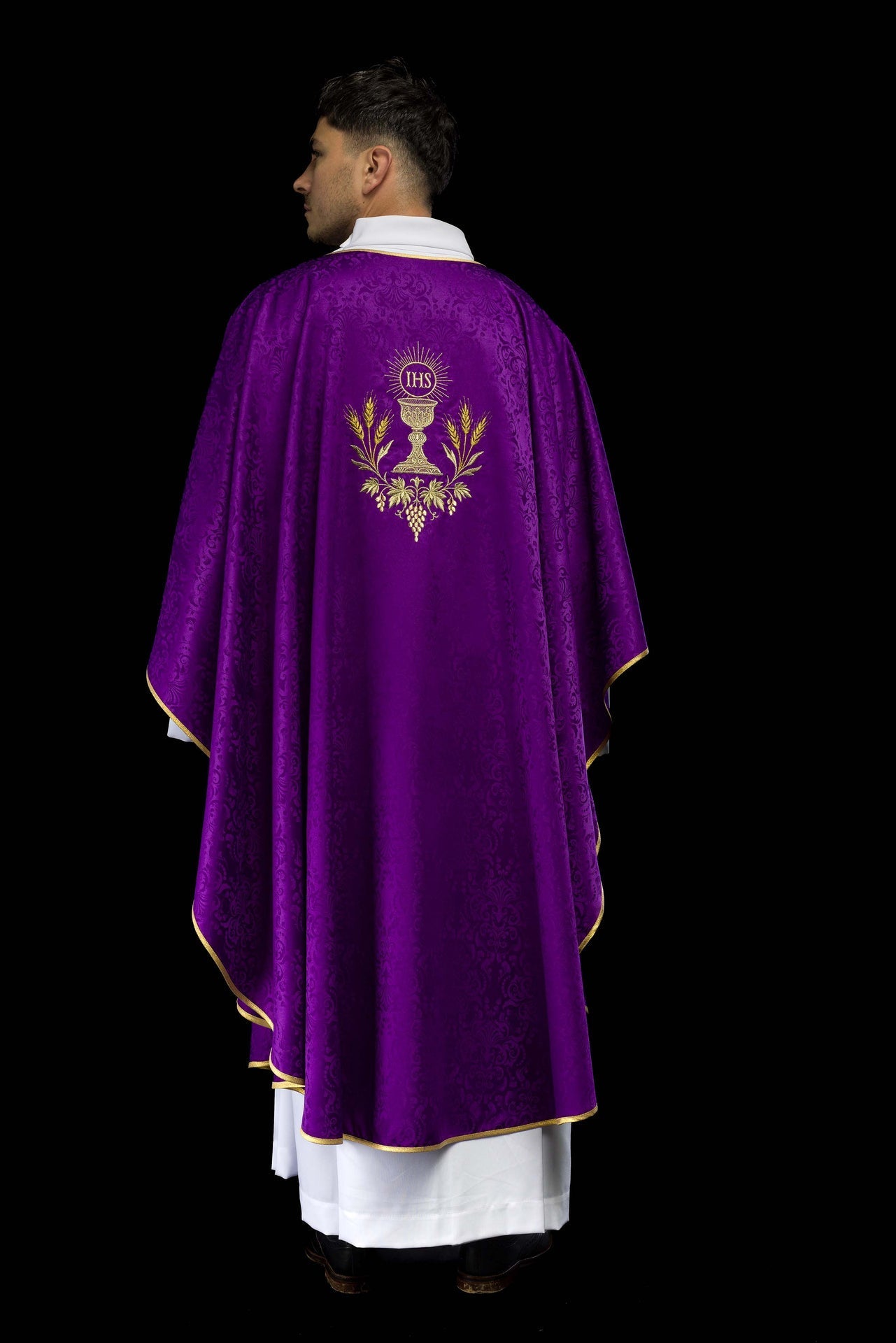 Ornat Liturgiczny Fioletowy z Haftem Kielicha i Hostii na Żakardzie - alba.pl