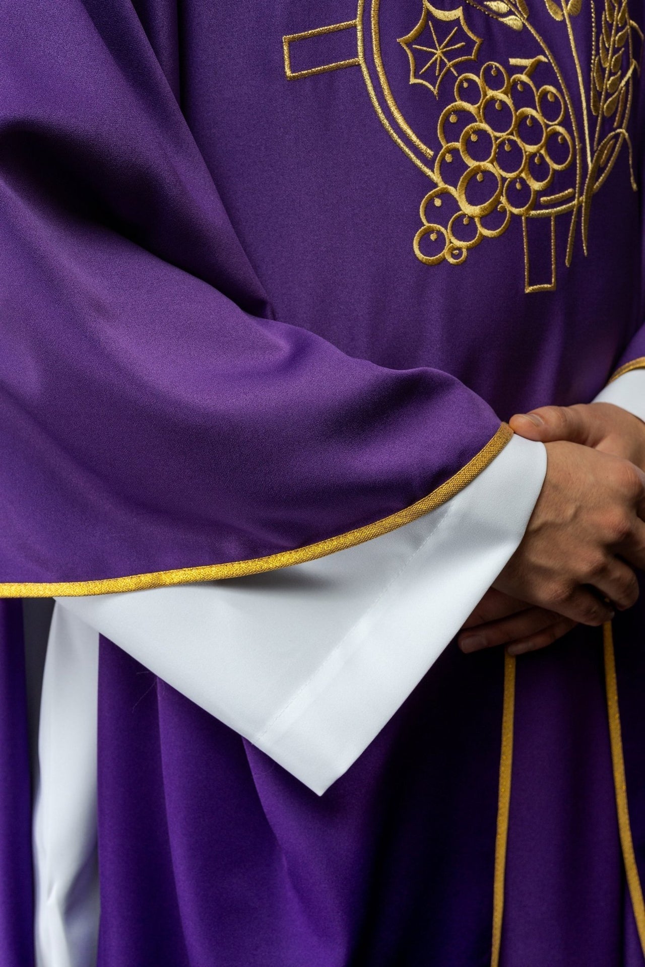 Ornat Liturgiczny Fioletowy z Haftem Krzyża i Kłosów Zboża - alba.pl