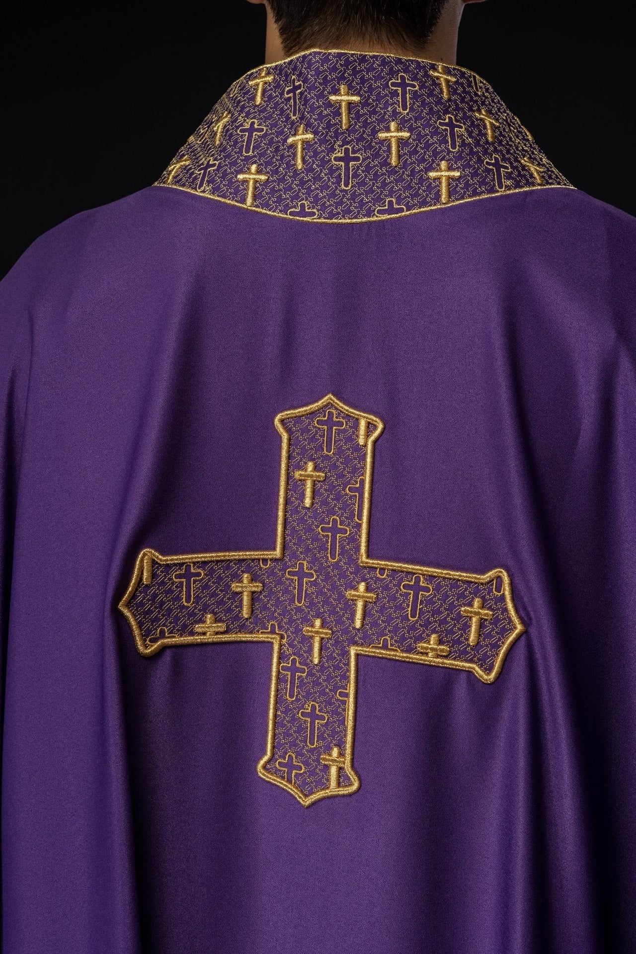Ornat Liturgiczny Fioletowy z Haftowanym Krzyżem i Kołnierzem Ecru - alba.pl