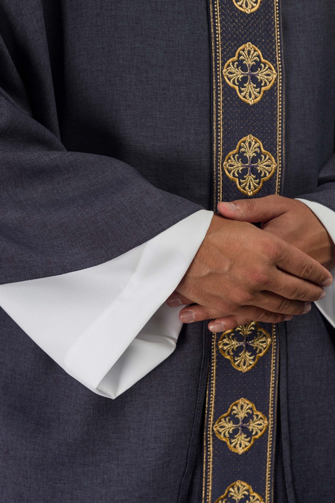 Ornat Liturgiczny Fioletowy z Haftowanym Pasem i Krzyżami - alba.pl
