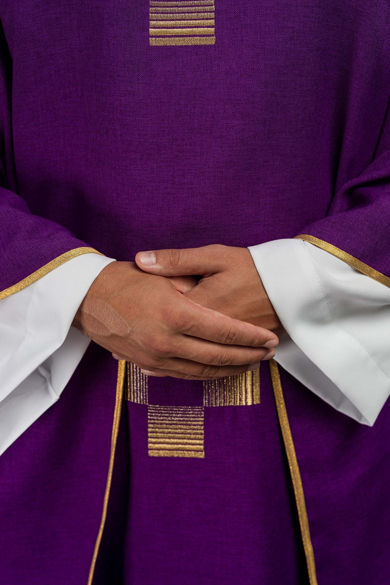 Ornat Liturgiczny Fioletowy z Haftowanymi Krzyżami - alba.pl