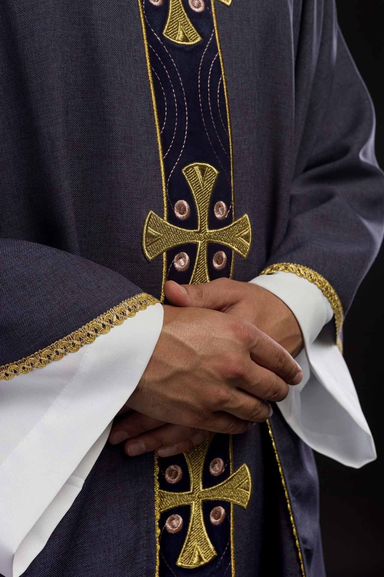 Ornat Liturgiczny Fioletowy Złote Krzyże i Lamówka - Polski Produkt - alba.pl