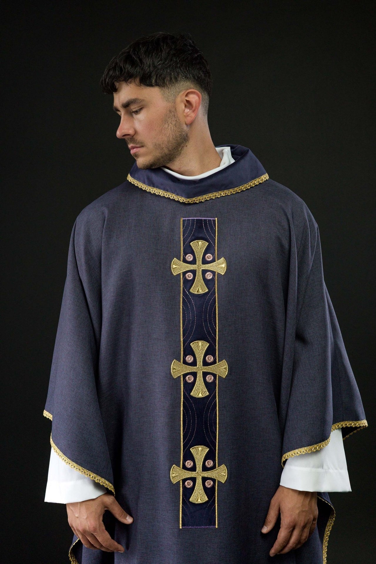 Ornat Liturgiczny Fioletowy Złote Krzyże i Lamówka - Polski Produkt - alba.pl