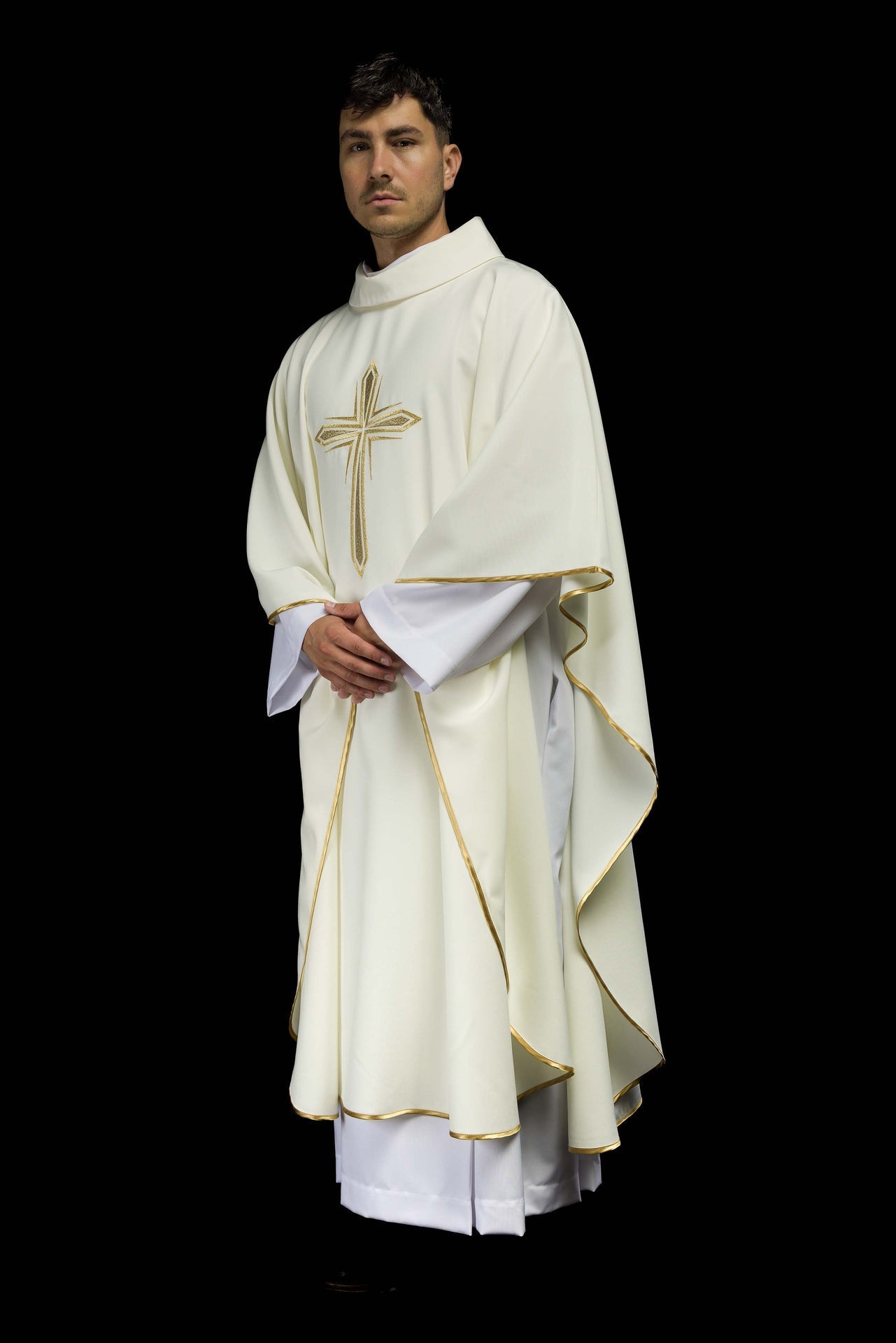 Ornat Liturgiczny Haftowany Krzyżem Świętym Złotą Nicią - alba.pl
