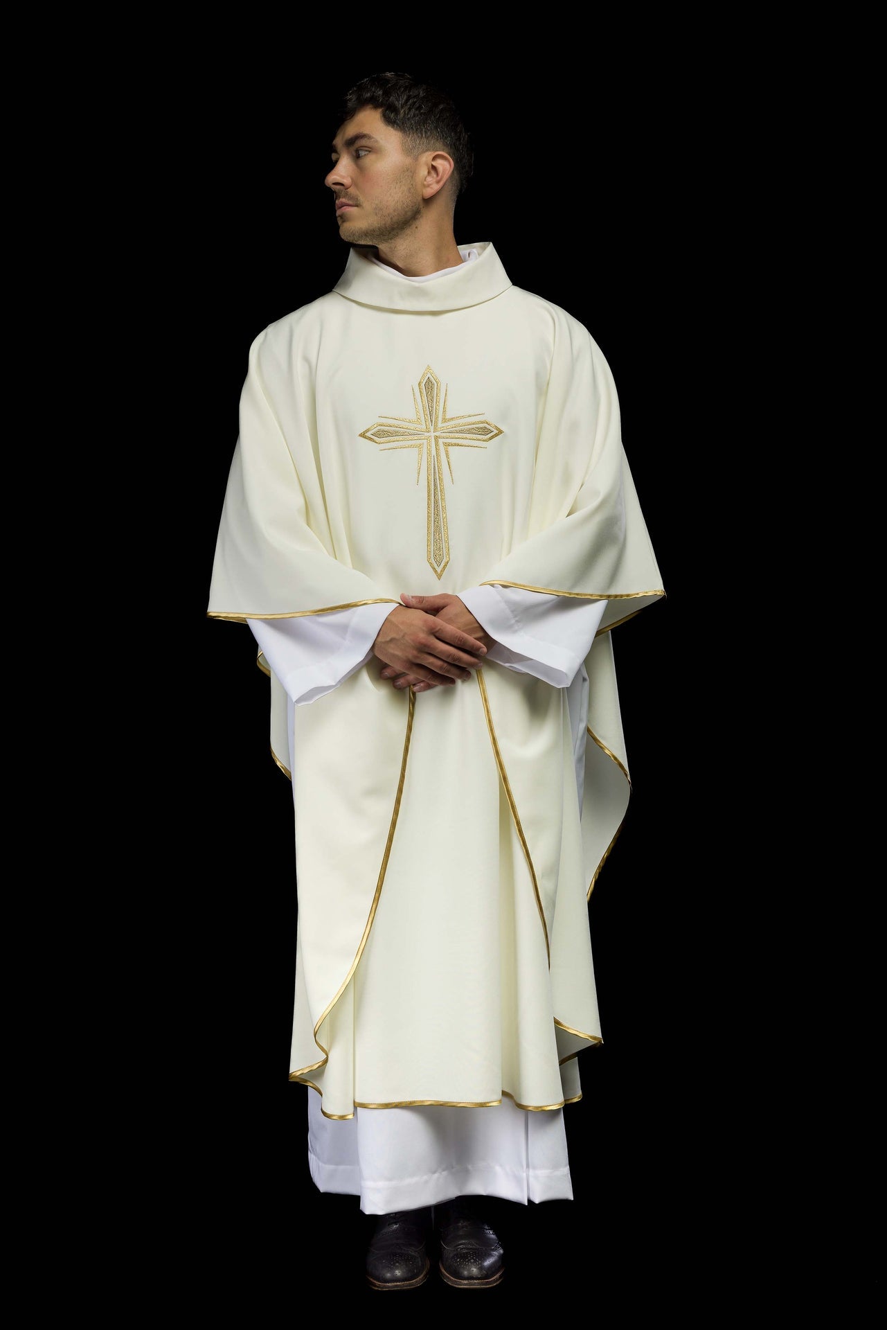 Ornat Liturgiczny Haftowany Krzyżem Świętym Złotą Nicią - alba.pl