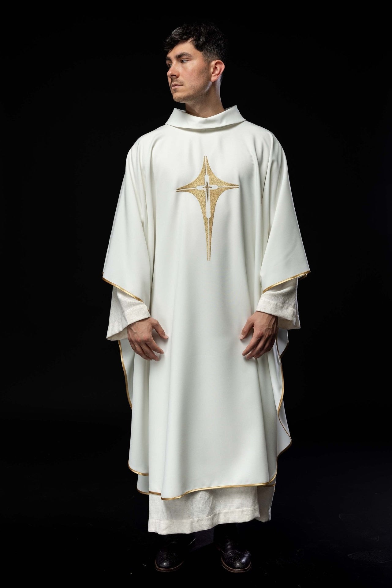Ornat Liturgiczny Haftowany Krzyżem - Złota Lamówka i Stuła - alba.pl