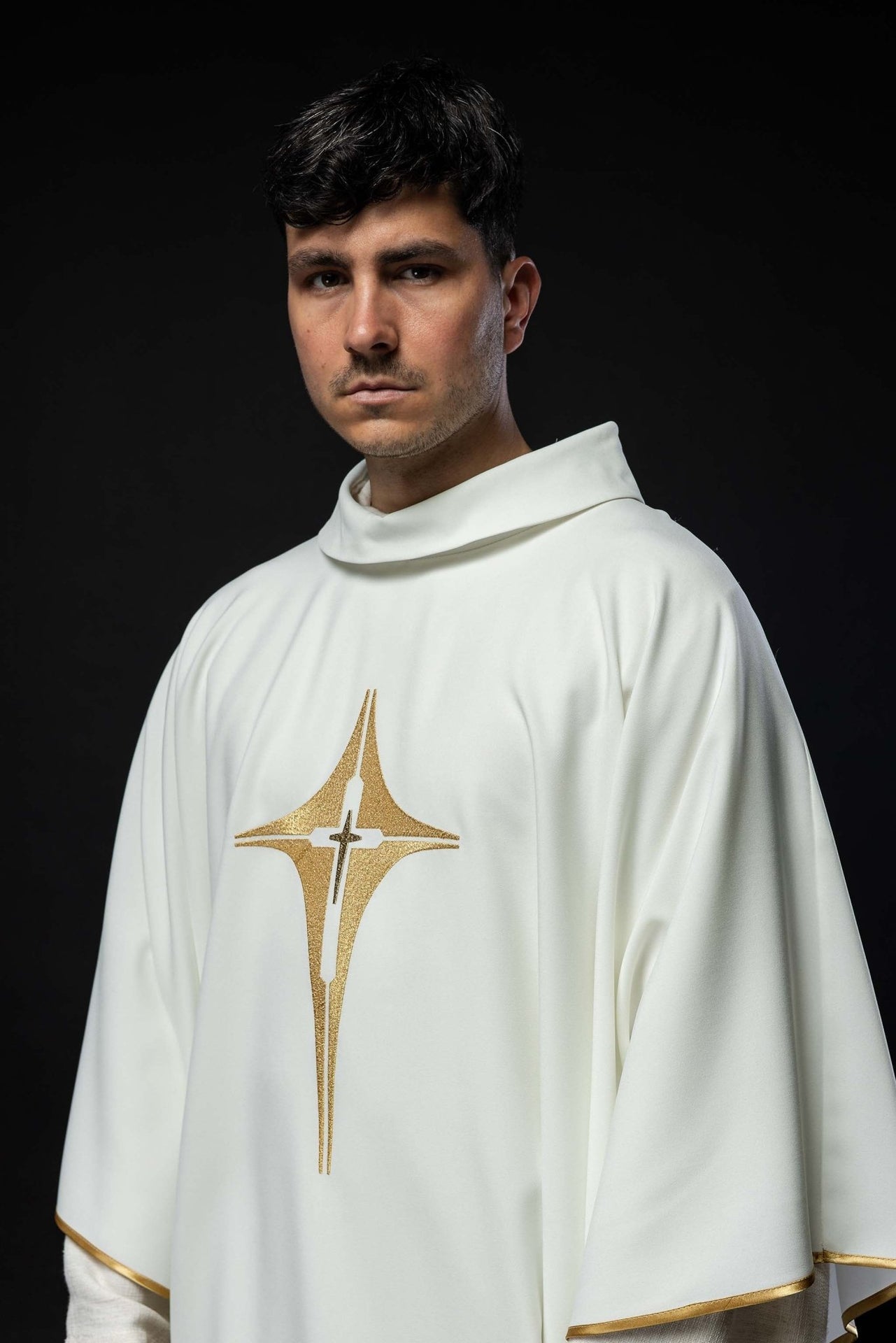 Ornat Liturgiczny Haftowany Krzyżem - Złota Lamówka i Stuła - alba.pl