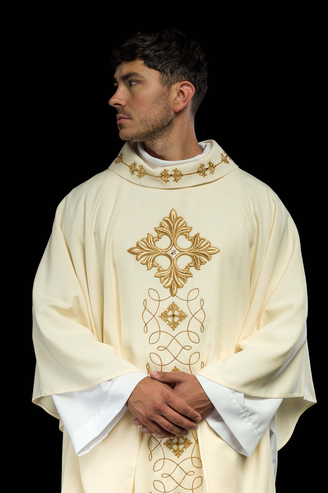 Ornat Liturgiczny Haftowany Sznurkiem i Kamieniami - Elegancki - alba.pl