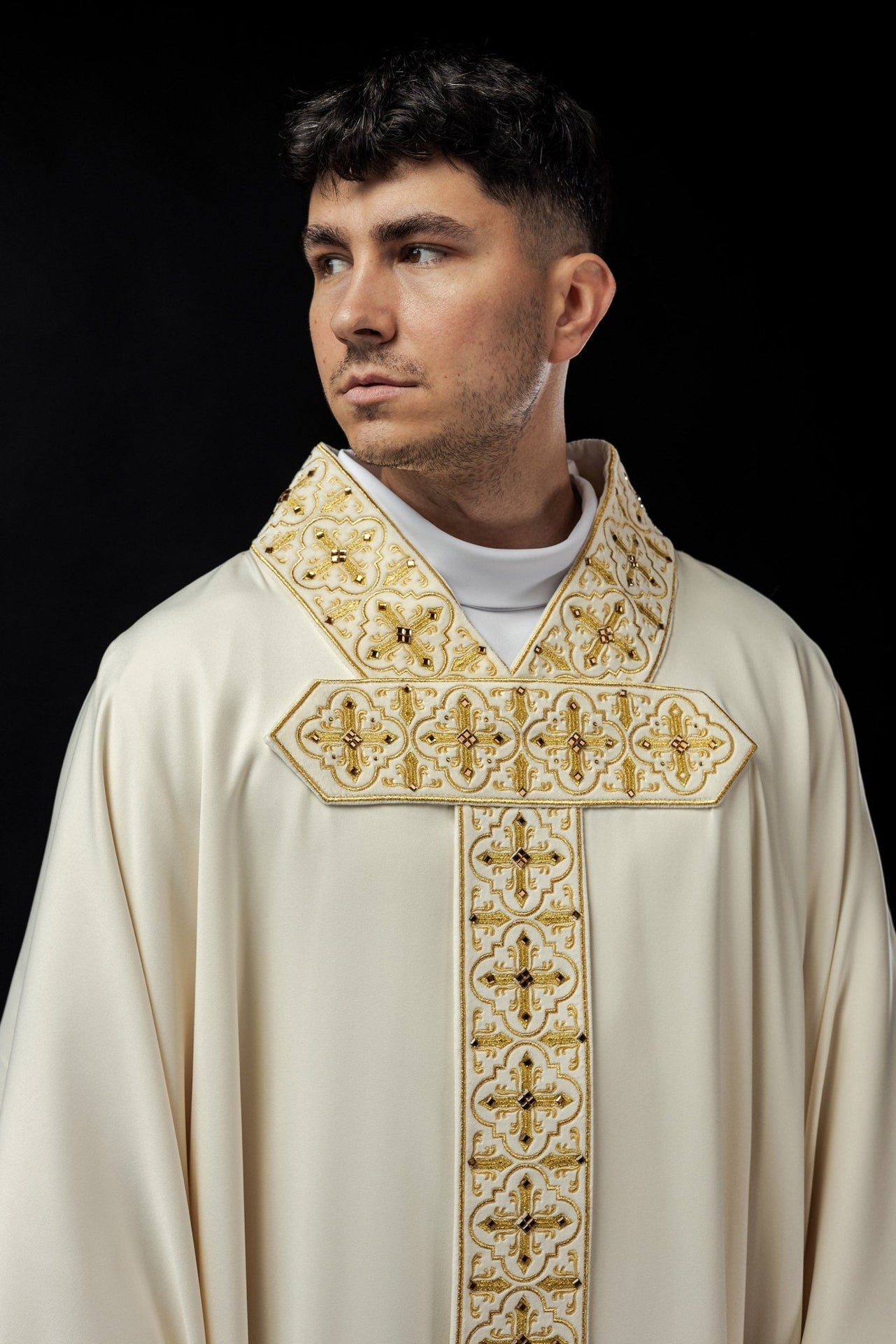 Ornat Liturgiczny Haftowany z Kamieniami i Wiszącym Pasem - alba.pl