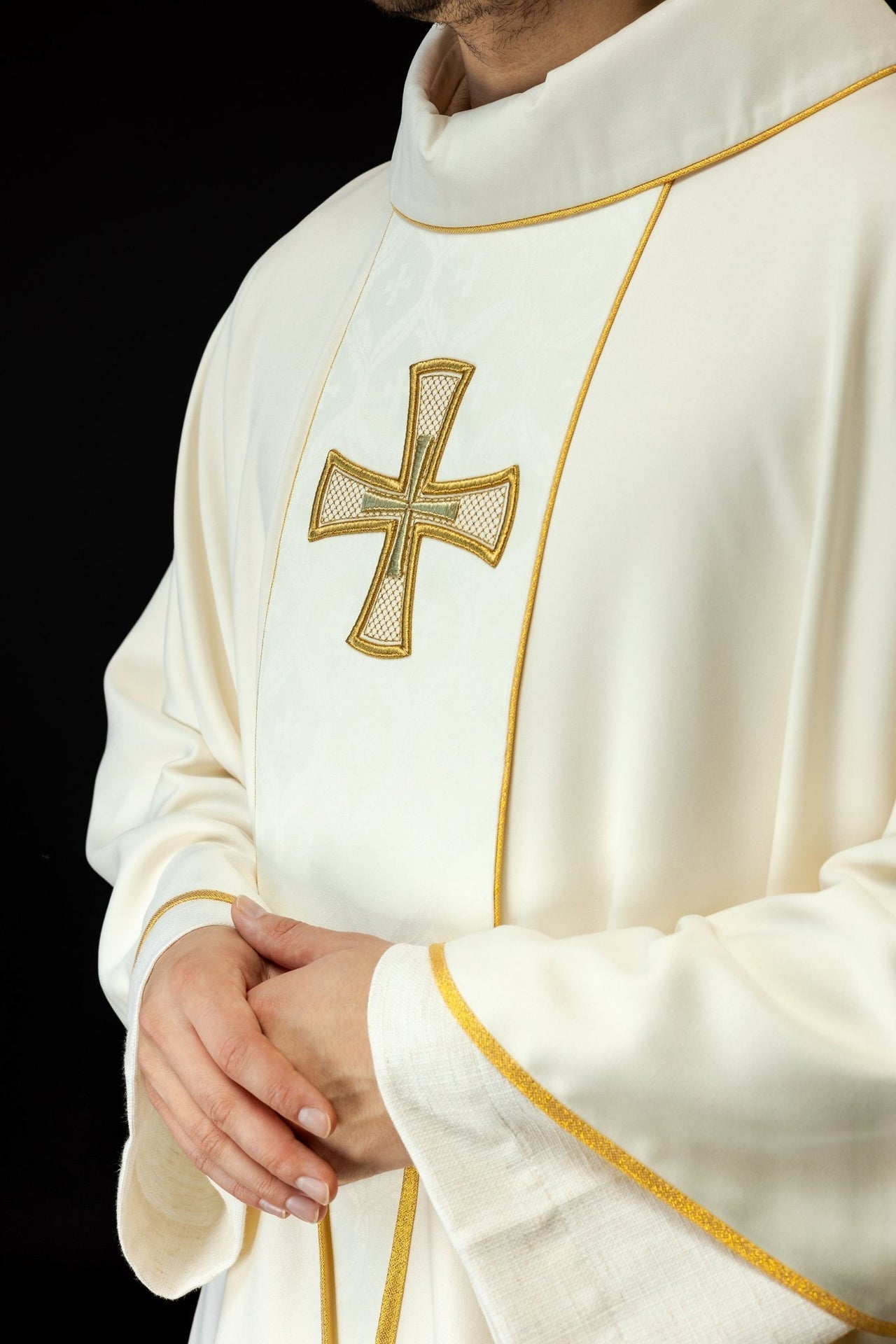 Ornat Liturgiczny Haftowany Złotym Krzyżem z Pasem - alba.pl