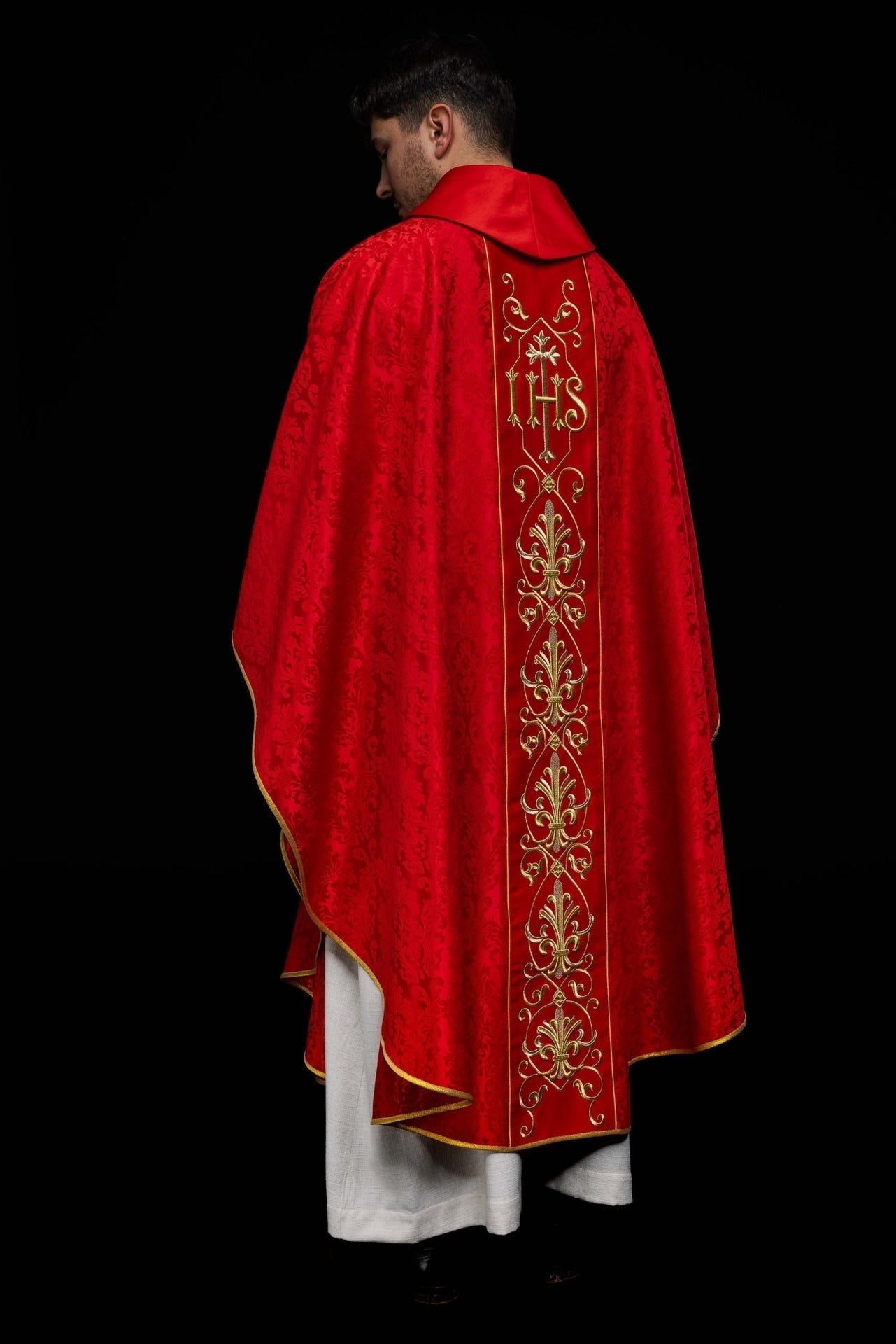 Ornat Liturgiczny IHS Czerwony Haftowany - Elegancki Zdobiony Materiał - alba.pl