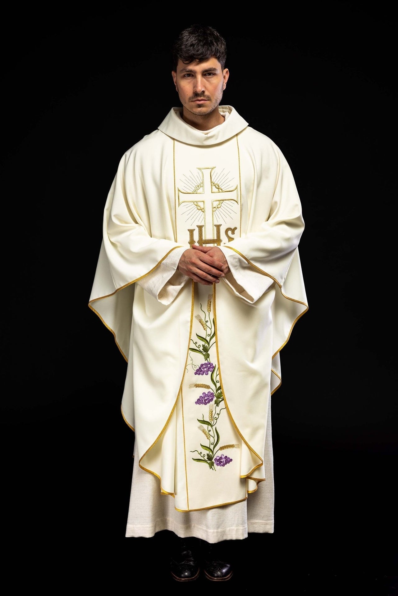 Ornat Liturgiczny IHS z Motywem Winogron i Złotą Lamówką - alba.pl