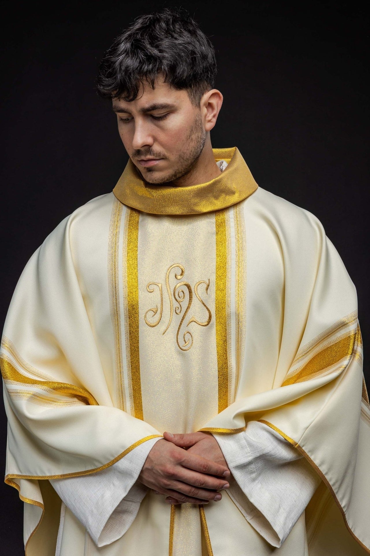 Ornat Liturgiczny IHS Złocony - Polski Wyrób Sakralny - alba.pl