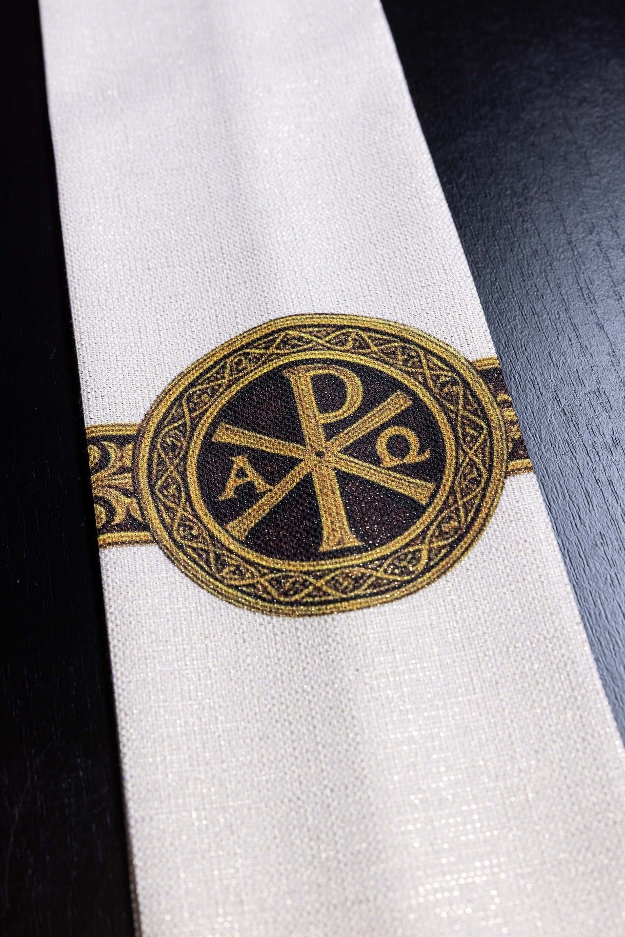 Ornat Liturgiczny Pax Ecru Drukowany Złotem - Symbol Pokoju - alba.pl