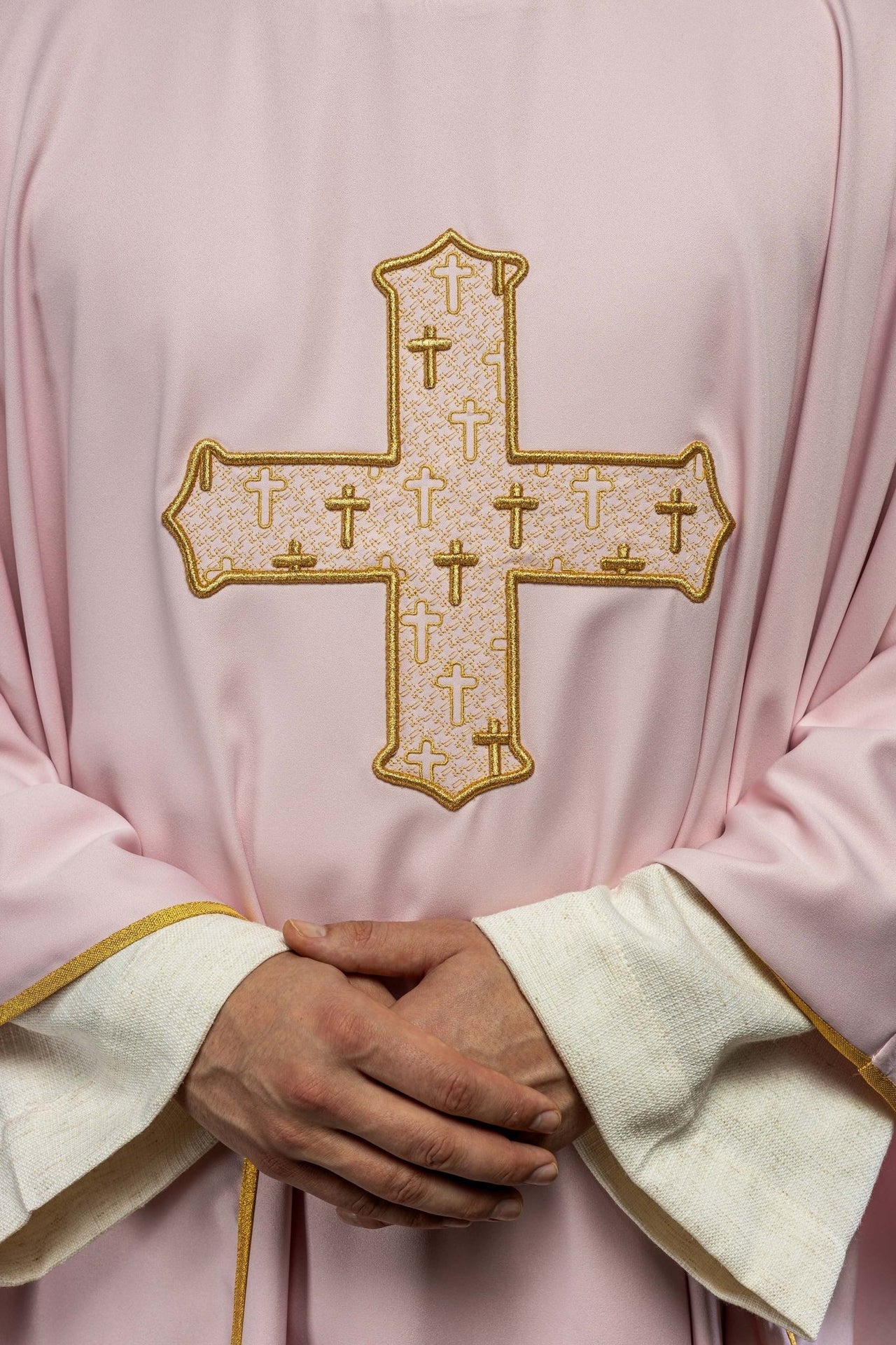 Ornat Liturgiczny Różowy z Haftowanym Krzyżem i Stułą - alba.pl