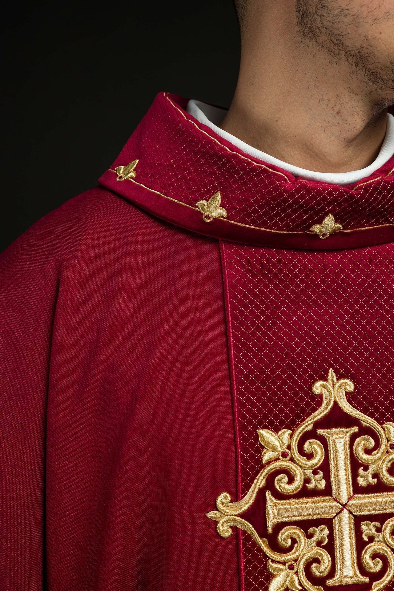 Ornat Liturgiczny z Aksamitnym Pasem i Haftem Krzyży - alba.pl
