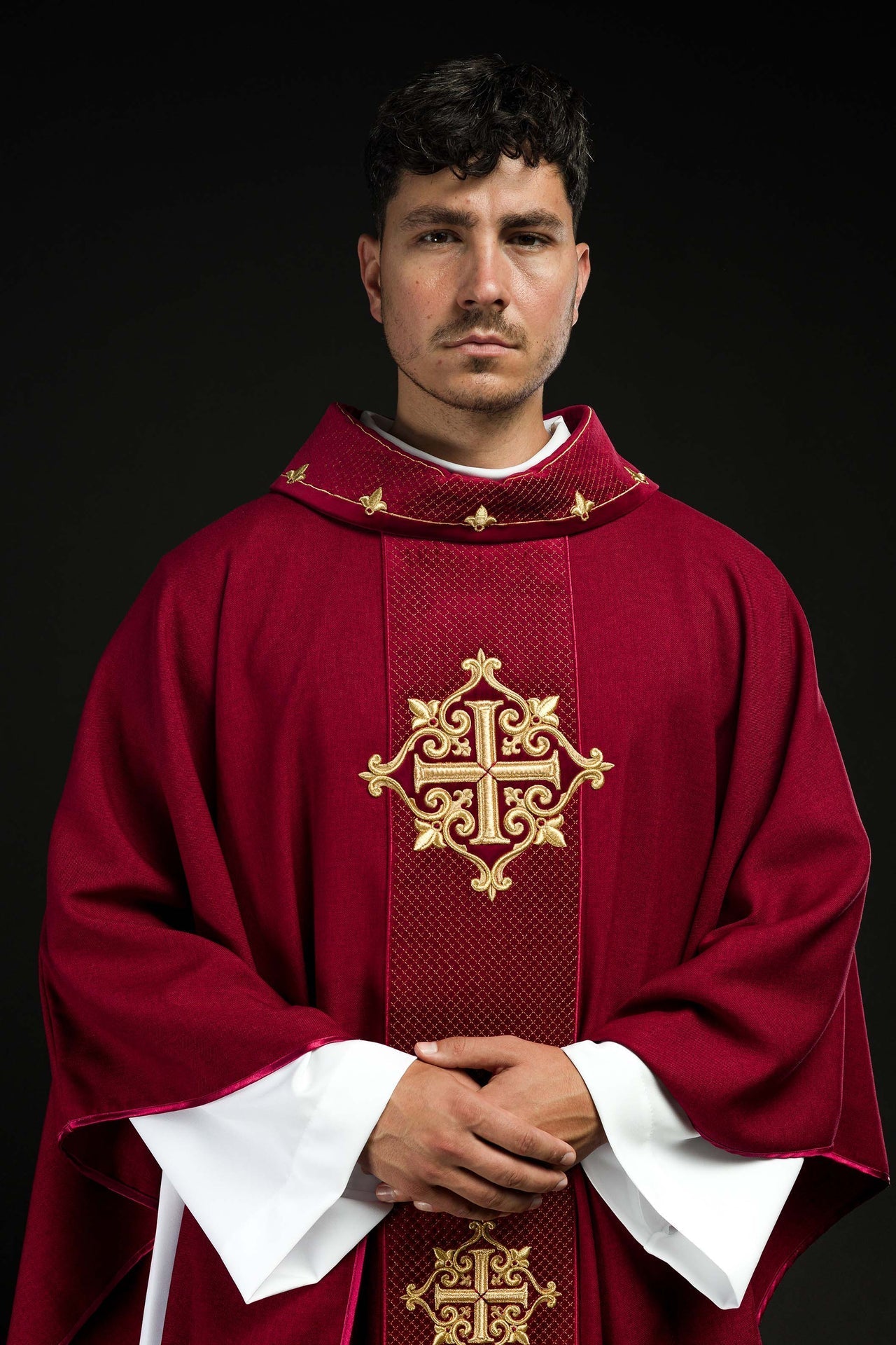 Ornat Liturgiczny z Aksamitnym Pasem i Haftem Krzyży - alba.pl