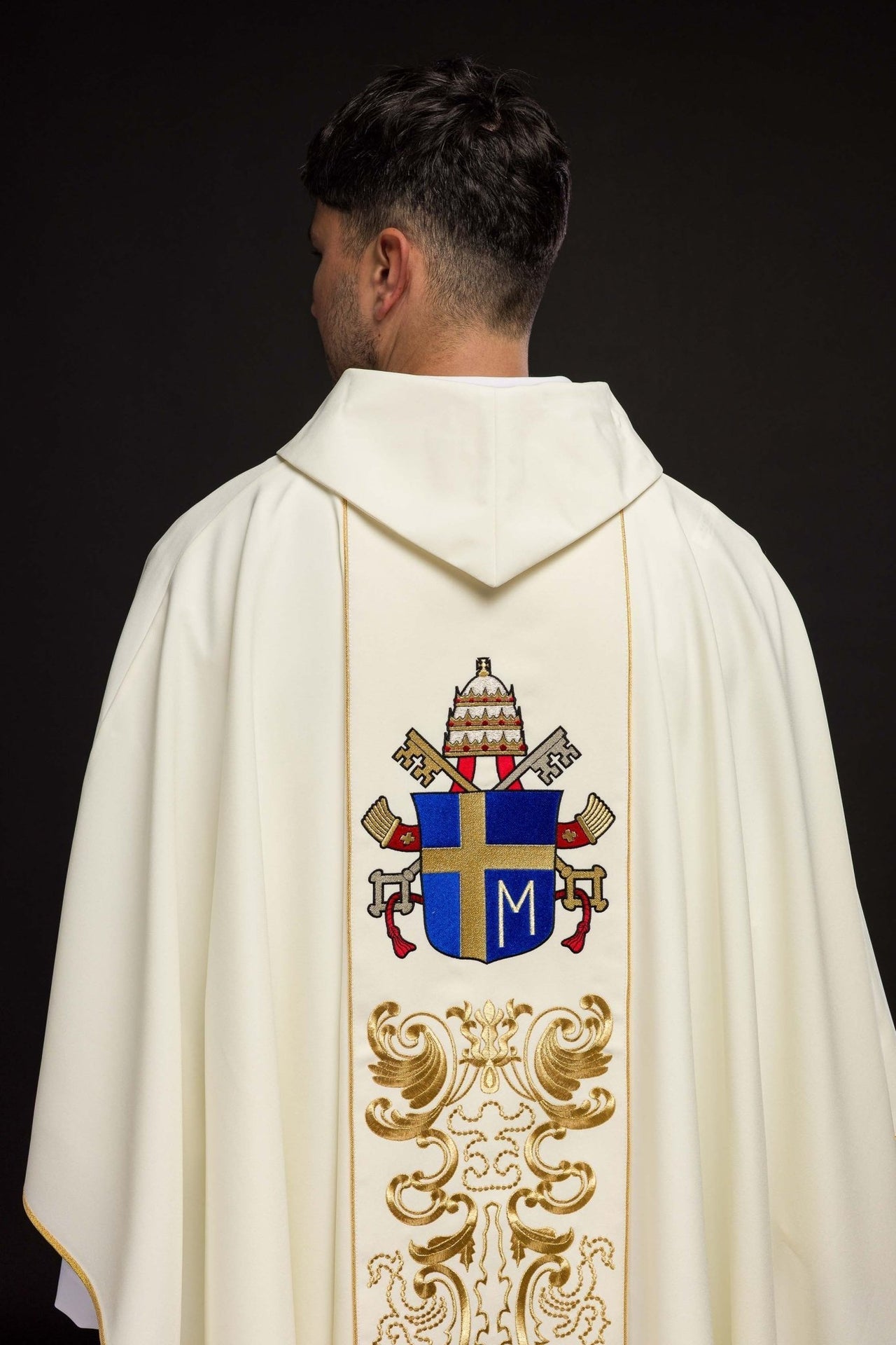Ornat Liturgiczny z Haftem Jana Pawła II - Polski Produkt - alba.pl