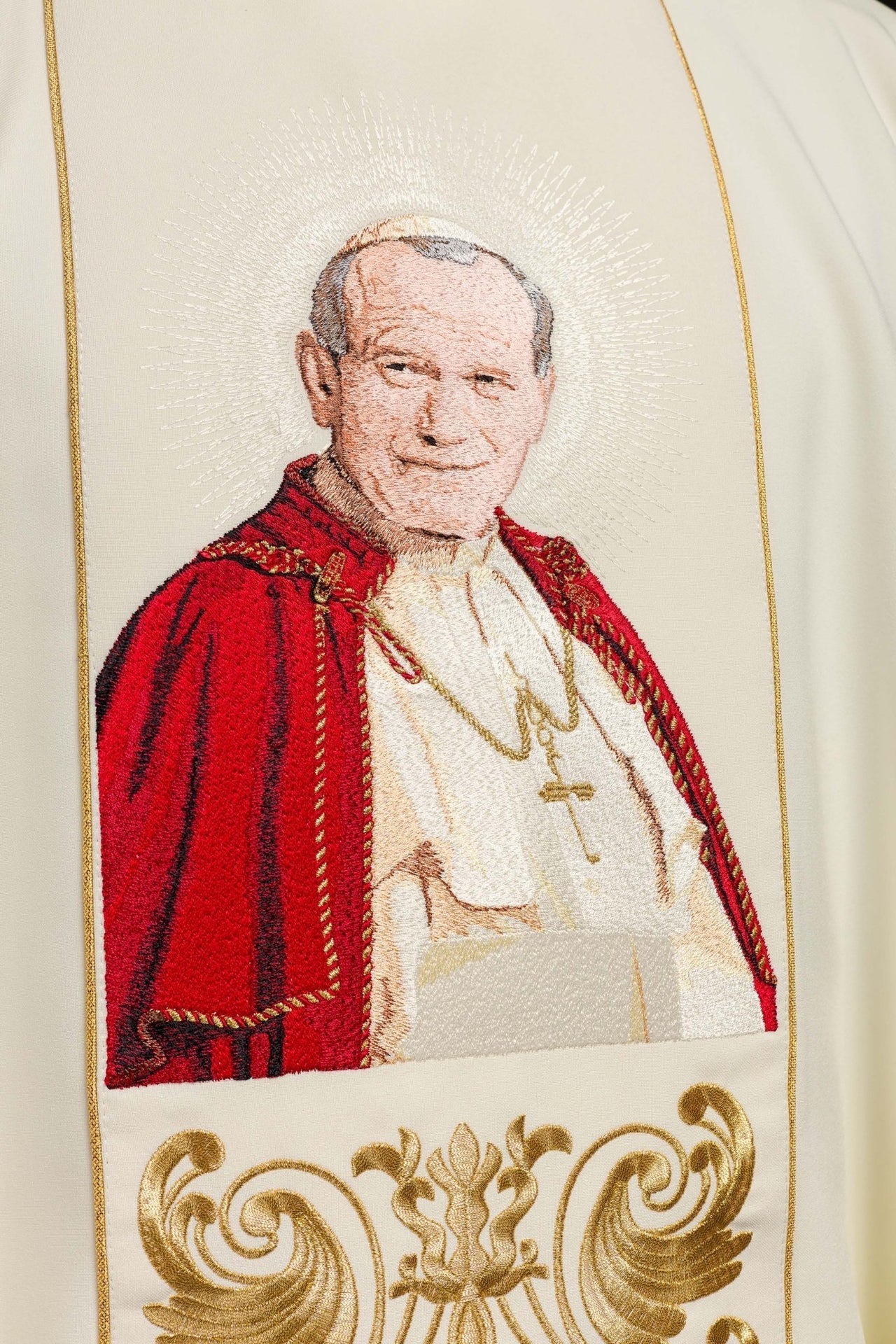 Ornat Liturgiczny z Haftem Jana Pawła II - Polski Produkt - alba.pl