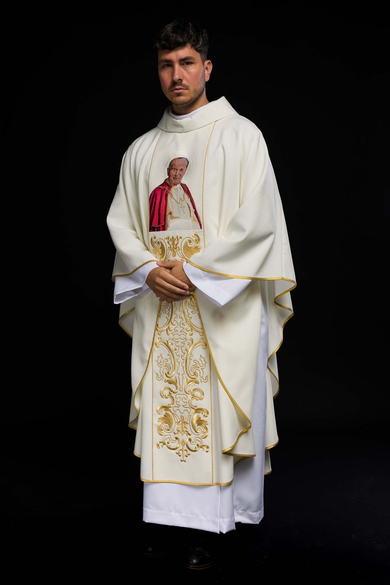 Ornat Liturgiczny z Haftem Jana Pawła II - Polski Produkt - alba.pl