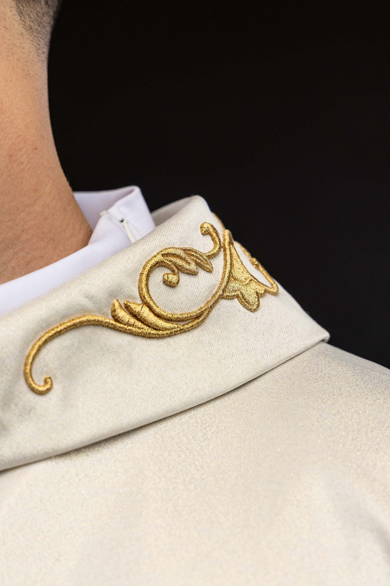 Ornat liturgiczny z haftowanym symbolem Maryjnym - alba.pl