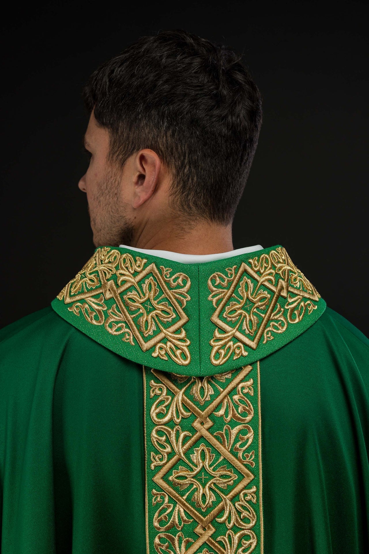 Ornat Liturgiczny Zielony Bogato Haftowany Złotą Nicią - Motyw Florystyczny - alba.pl