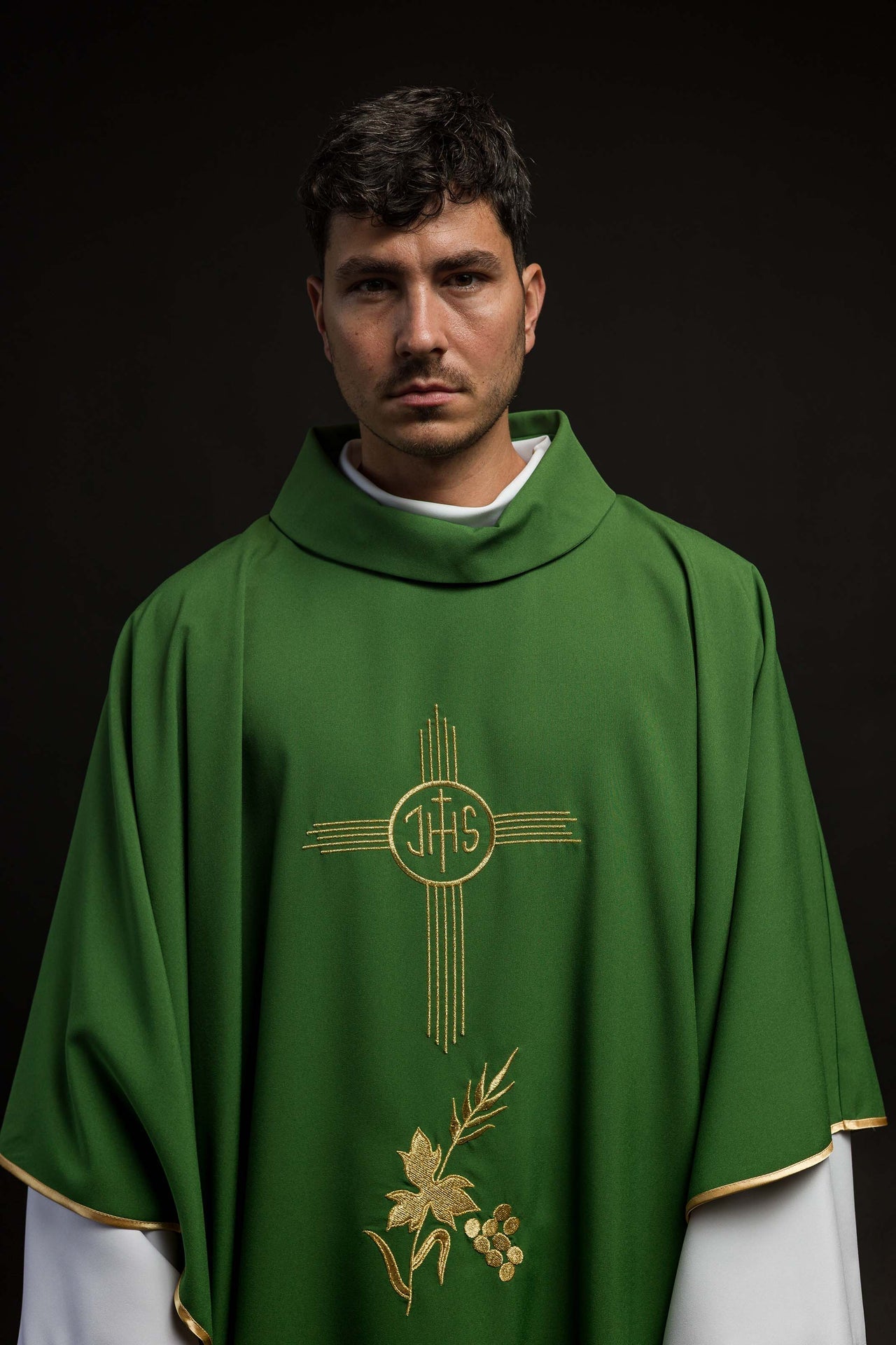 Ornat Liturgiczny Zielony Haftowany IHS Złotą Nicią - alba.pl