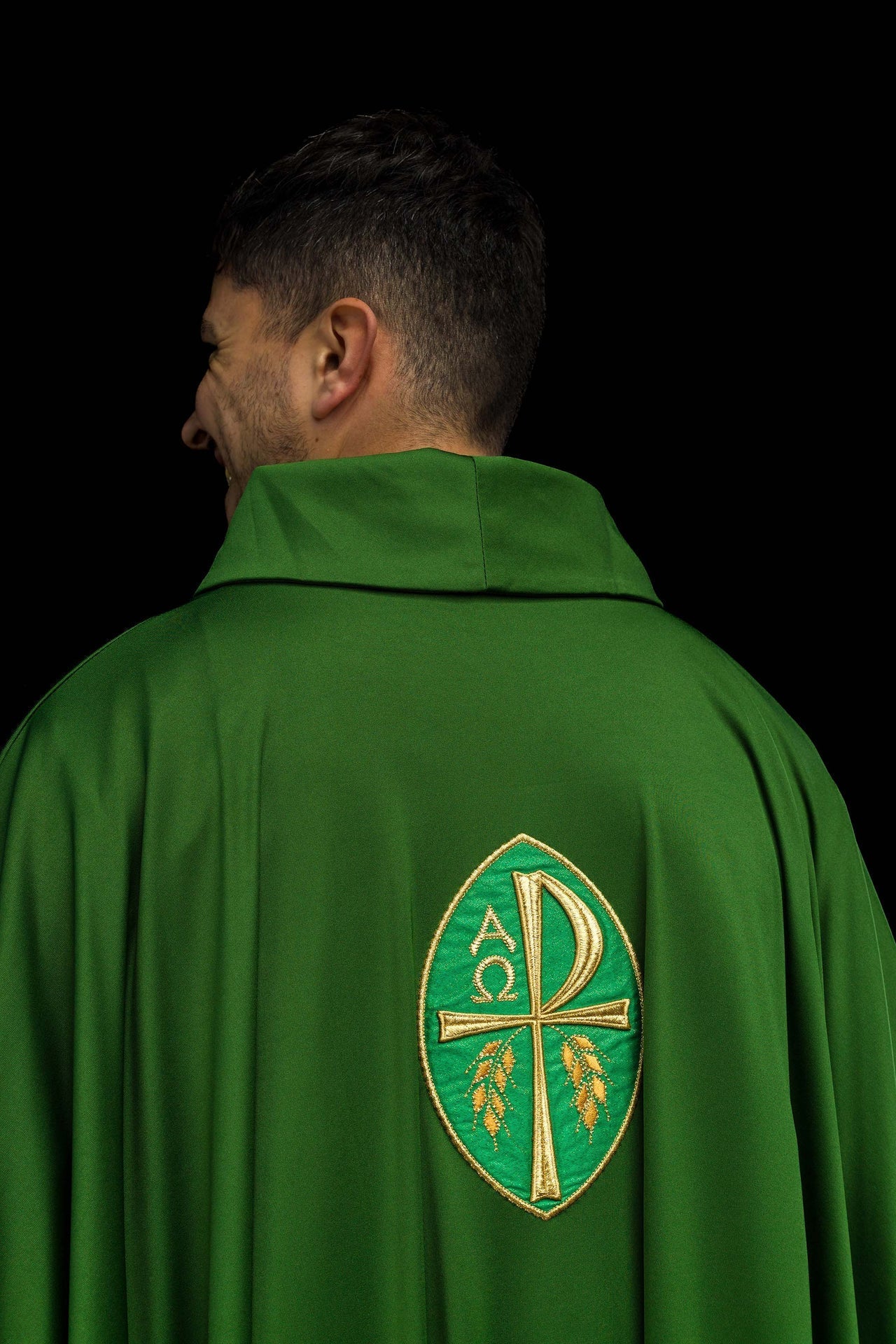 Ornat Liturgiczny Zielony Haftowany Krzyżem - Dzianina Sacrolite - alba.pl