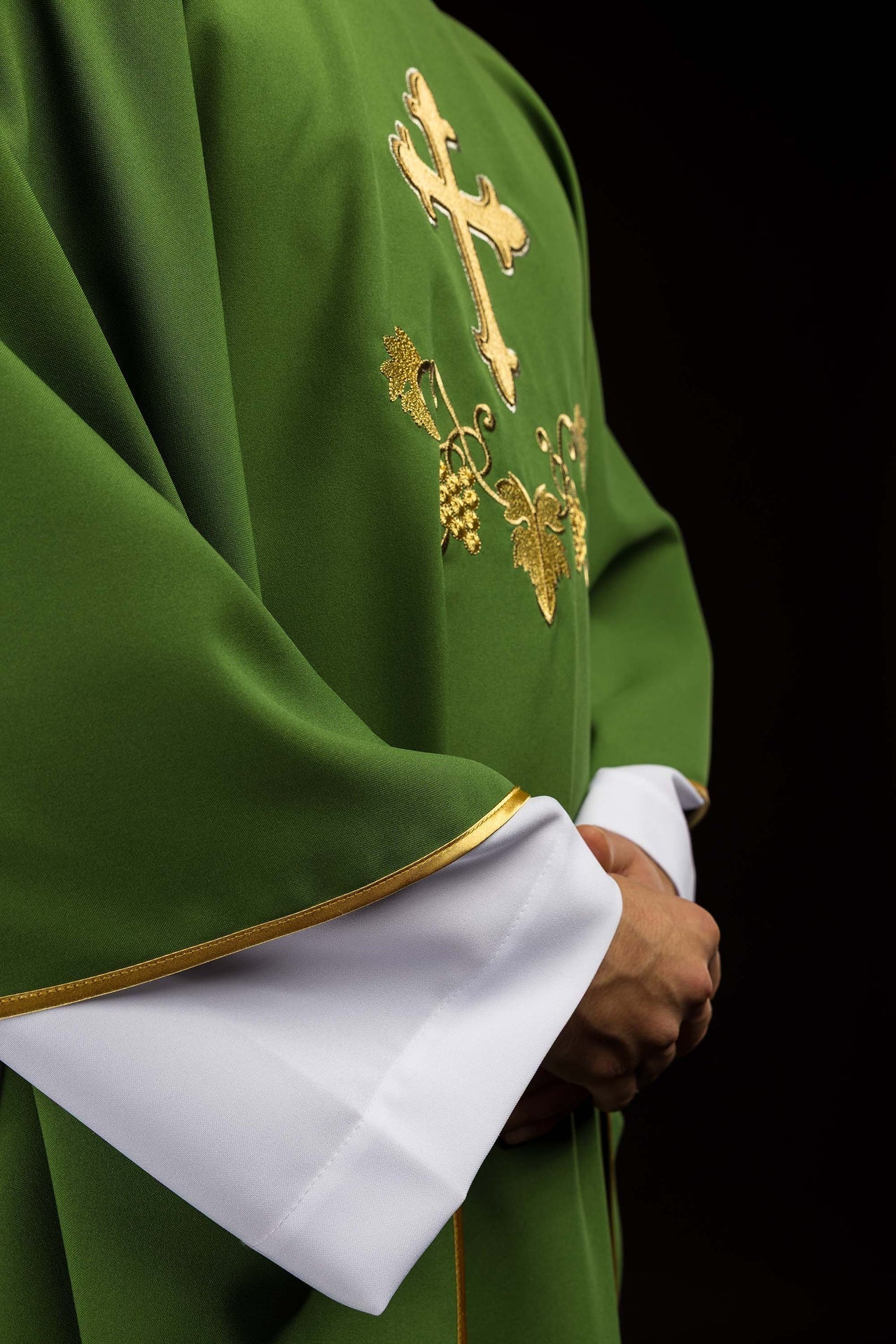 Ornat Liturgiczny Zielony Haftowany Krzyżem - Szeroki Kołnierz Karo - alba.pl
