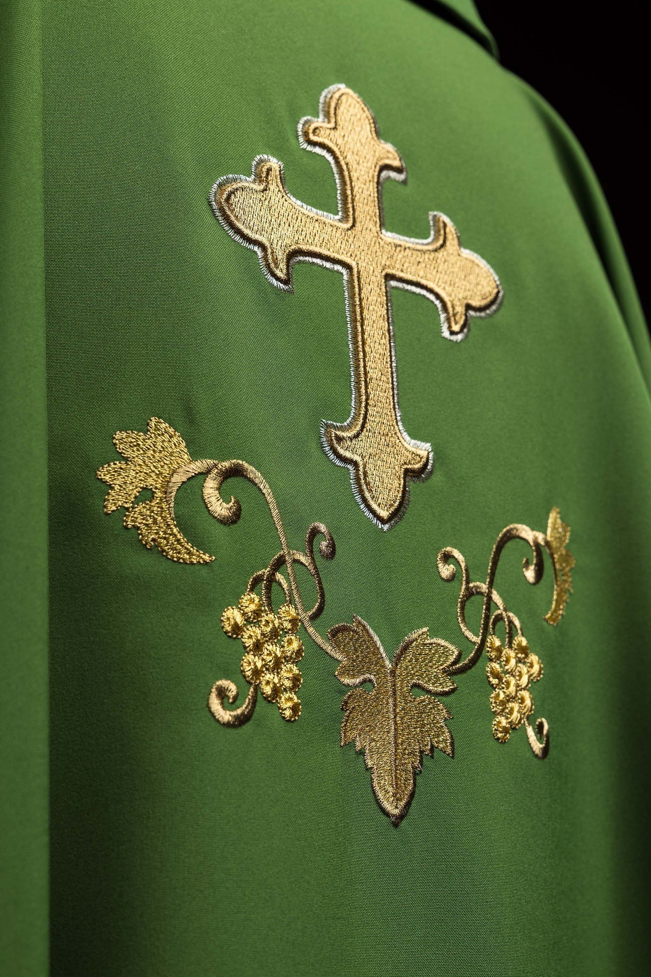 Ornat Liturgiczny Zielony Haftowany Krzyżem - Szeroki Kołnierz Karo - alba.pl