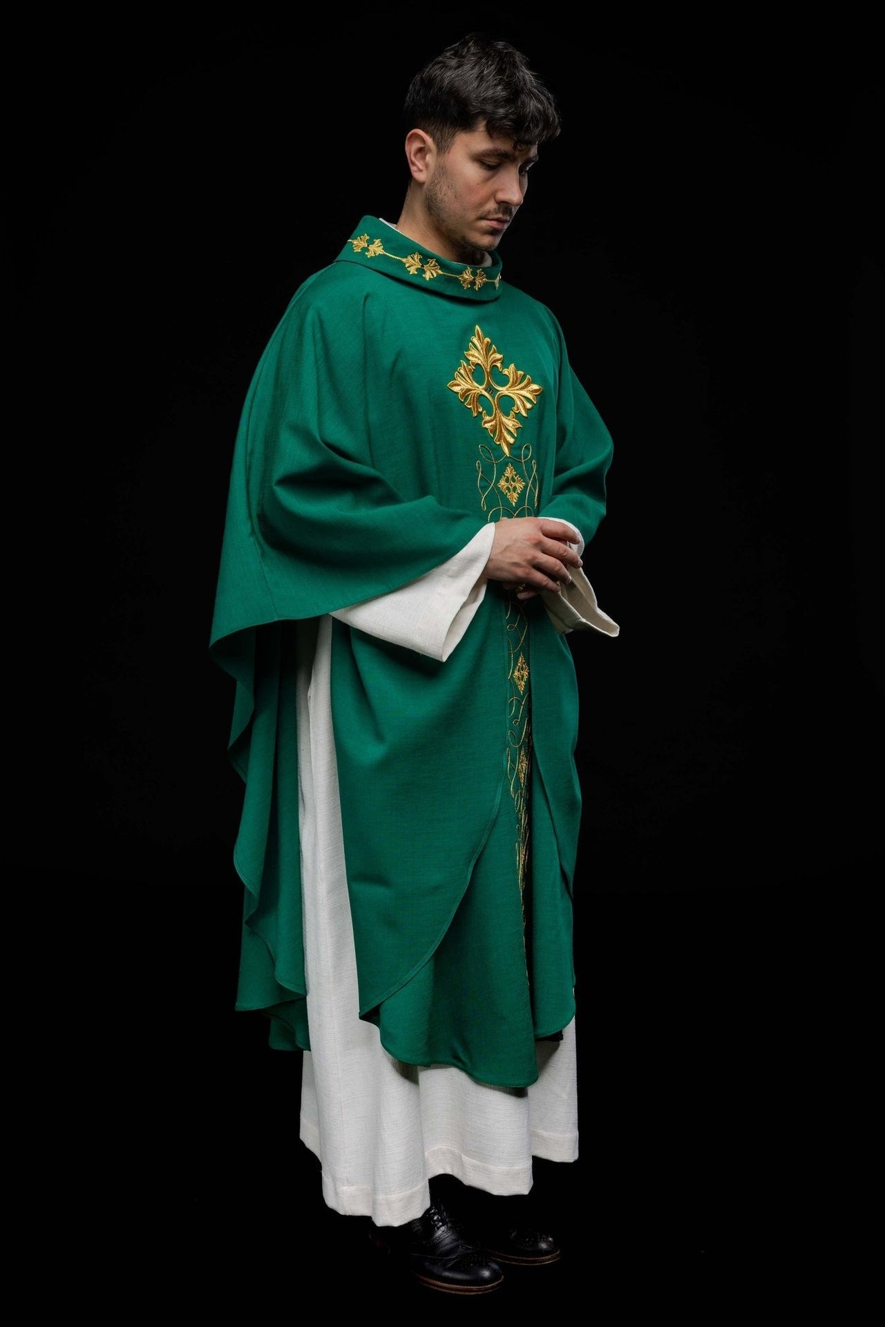 Ornat Liturgiczny Zielony Haftowany Sznurkiem i Kamieniami - alba.pl