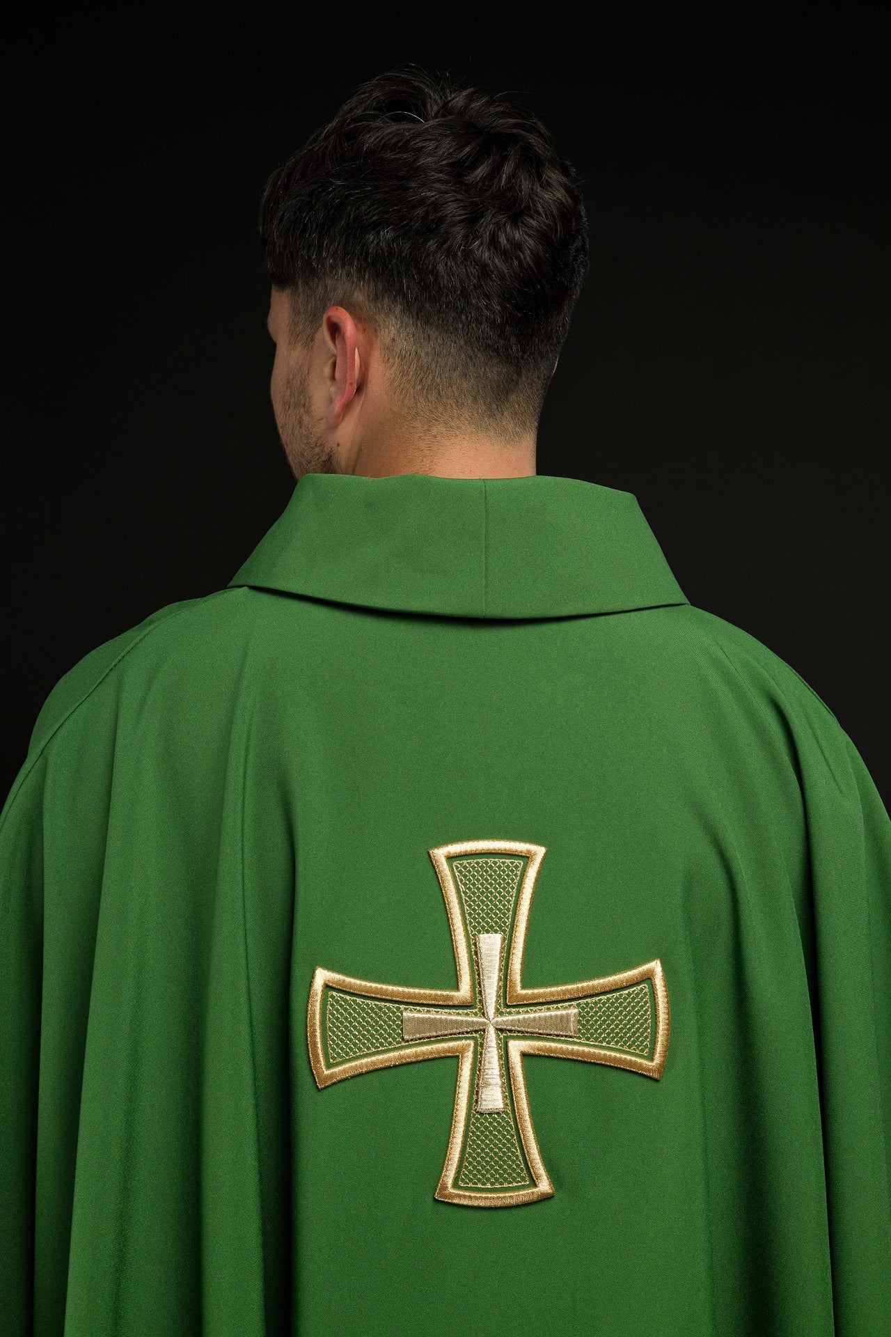 Ornat Liturgiczny Zielony Haftowany Złotym Krzyżem - alba.pl