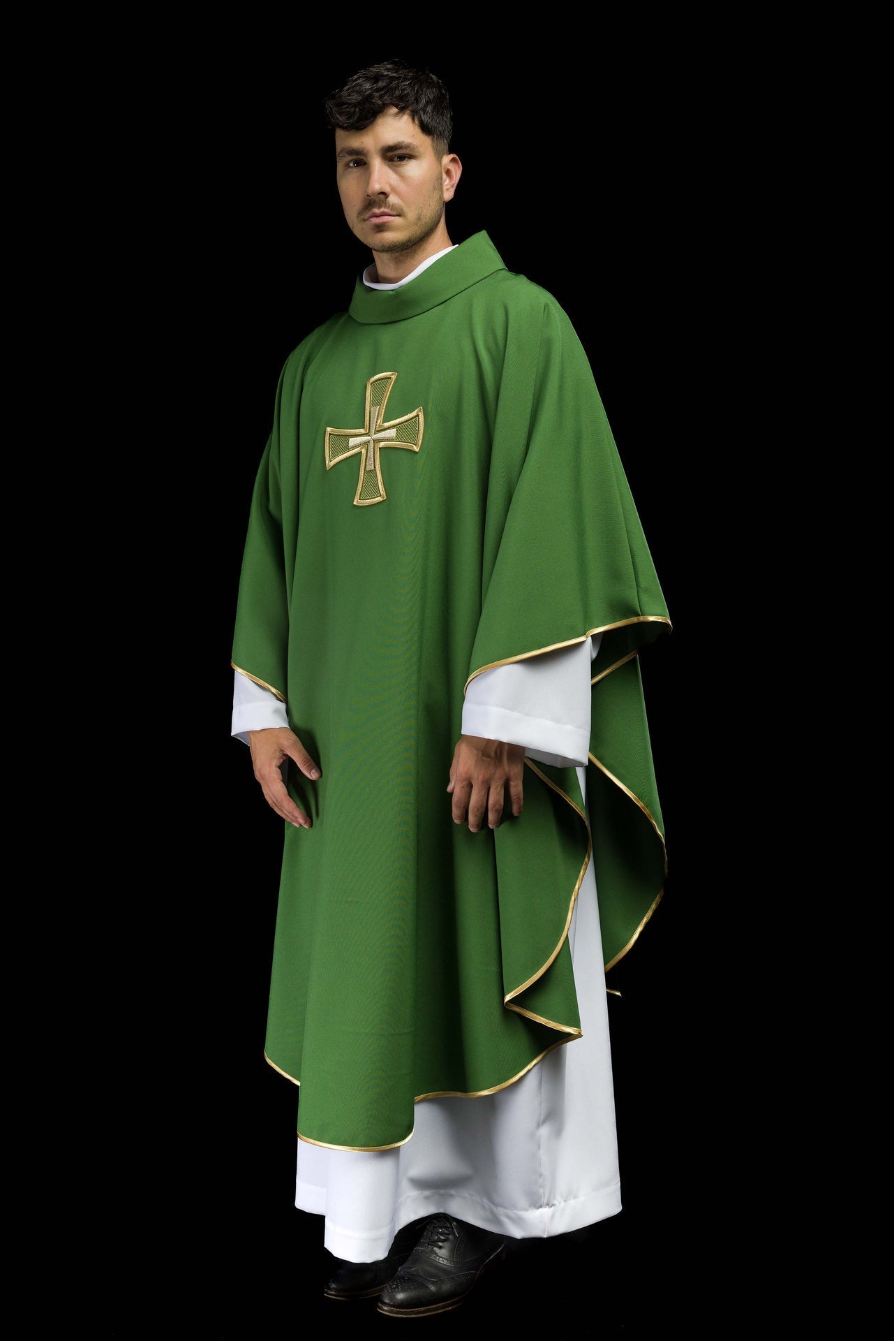 Ornat Liturgiczny Zielony Haftowany Złotym Krzyżem - alba.pl