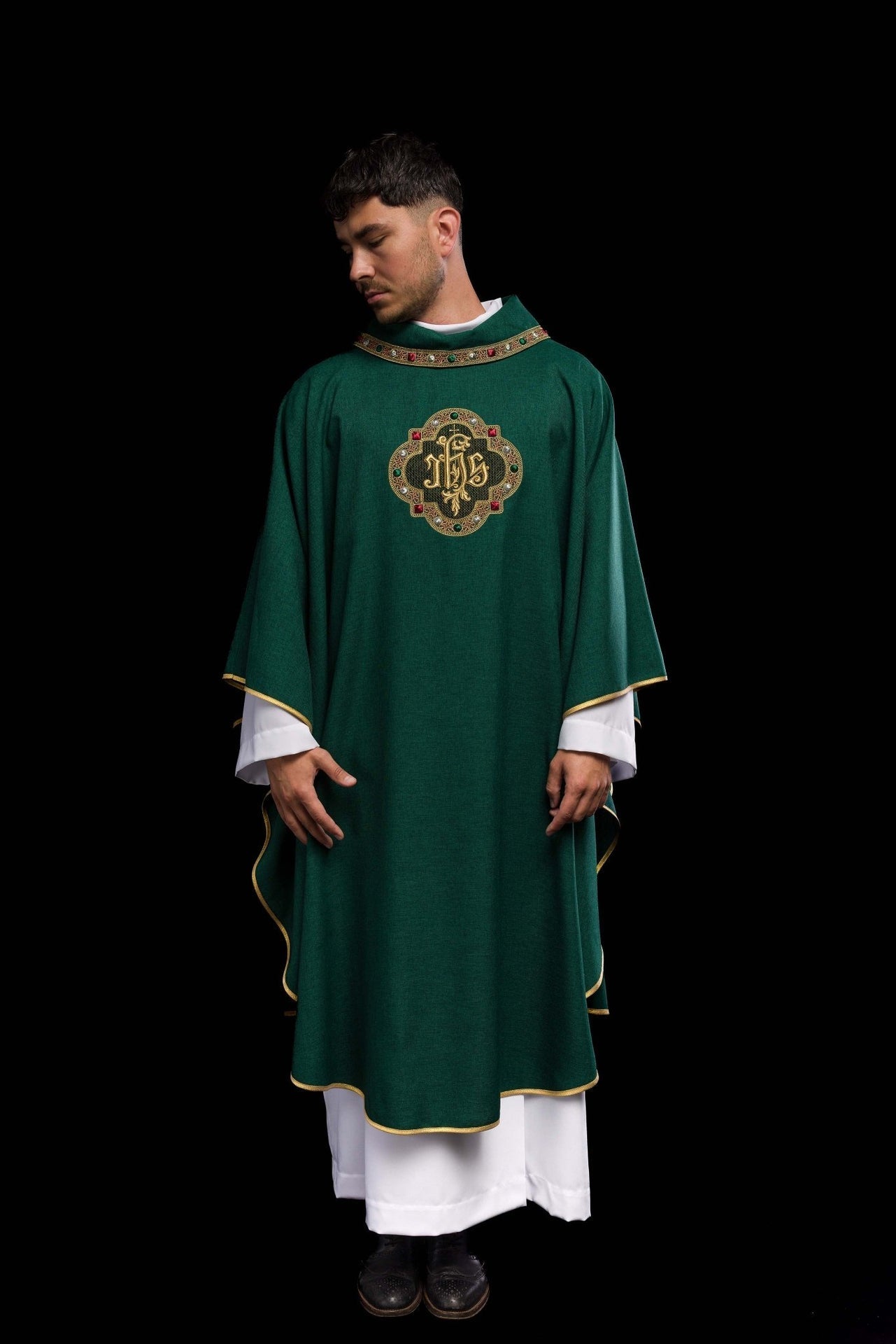 Ornat Liturgiczny Zielony IHS z Haftowaną Lamówką - alba.pl
