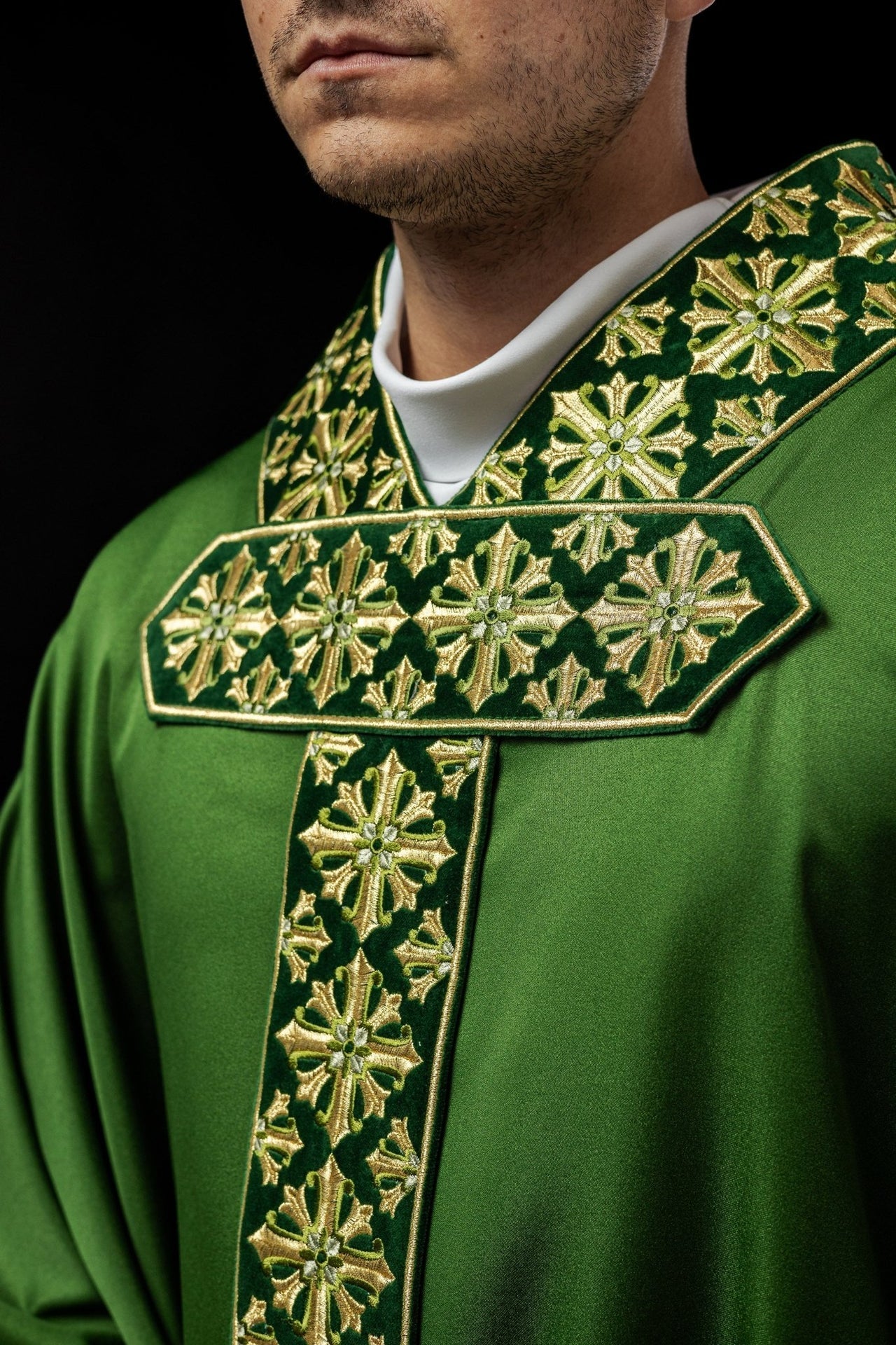 Ornat Liturgiczny Zielony z Haftem Eucharystycznym Złotą Nicią - alba.pl