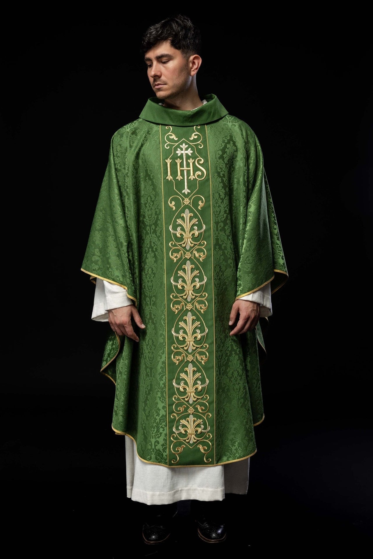 Ornat Liturgiczny Zielony z Haftem IHS i Ozdobnym Pasem - alba.pl