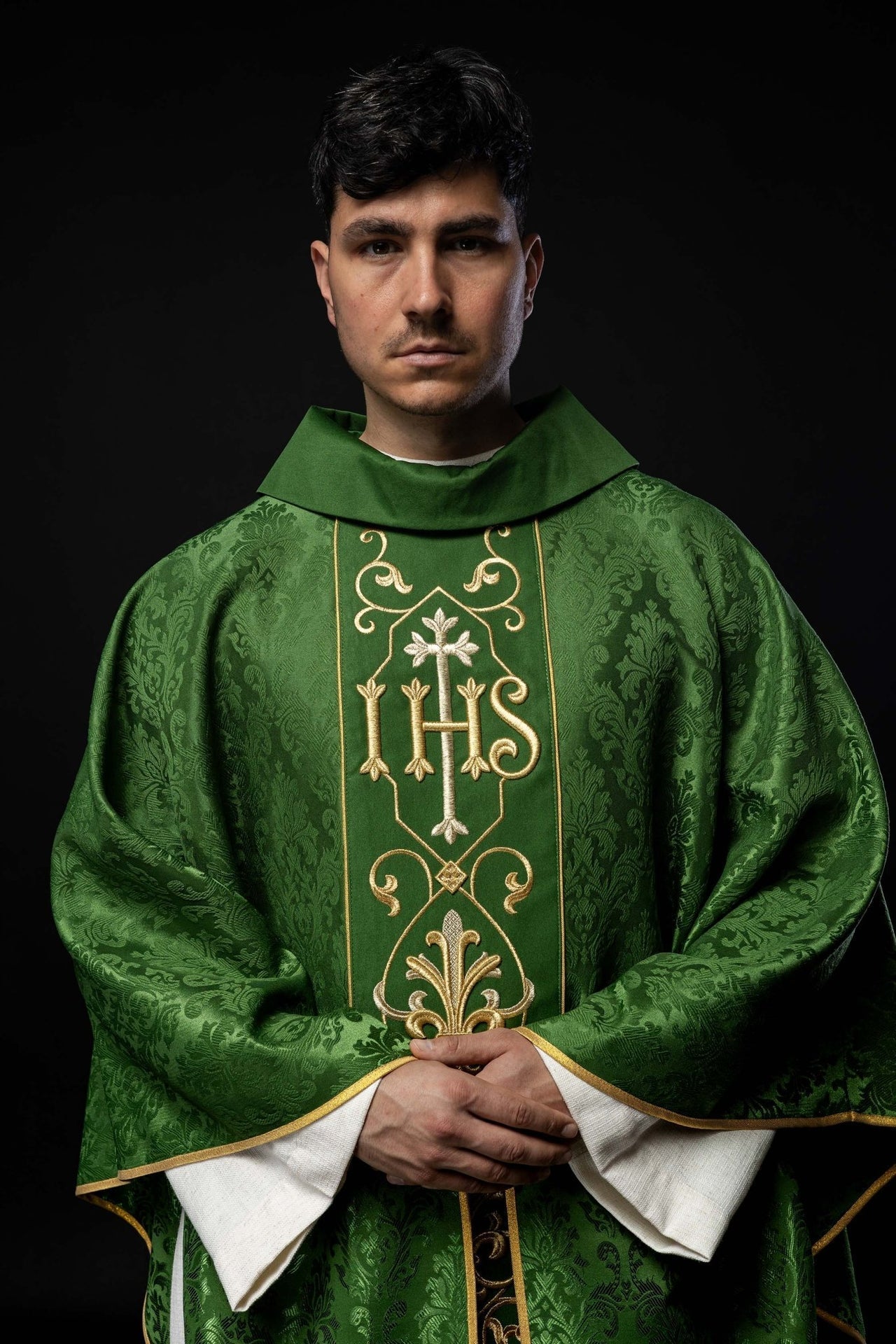 Ornat Liturgiczny Zielony z Haftem IHS i Ozdobnym Pasem - alba.pl