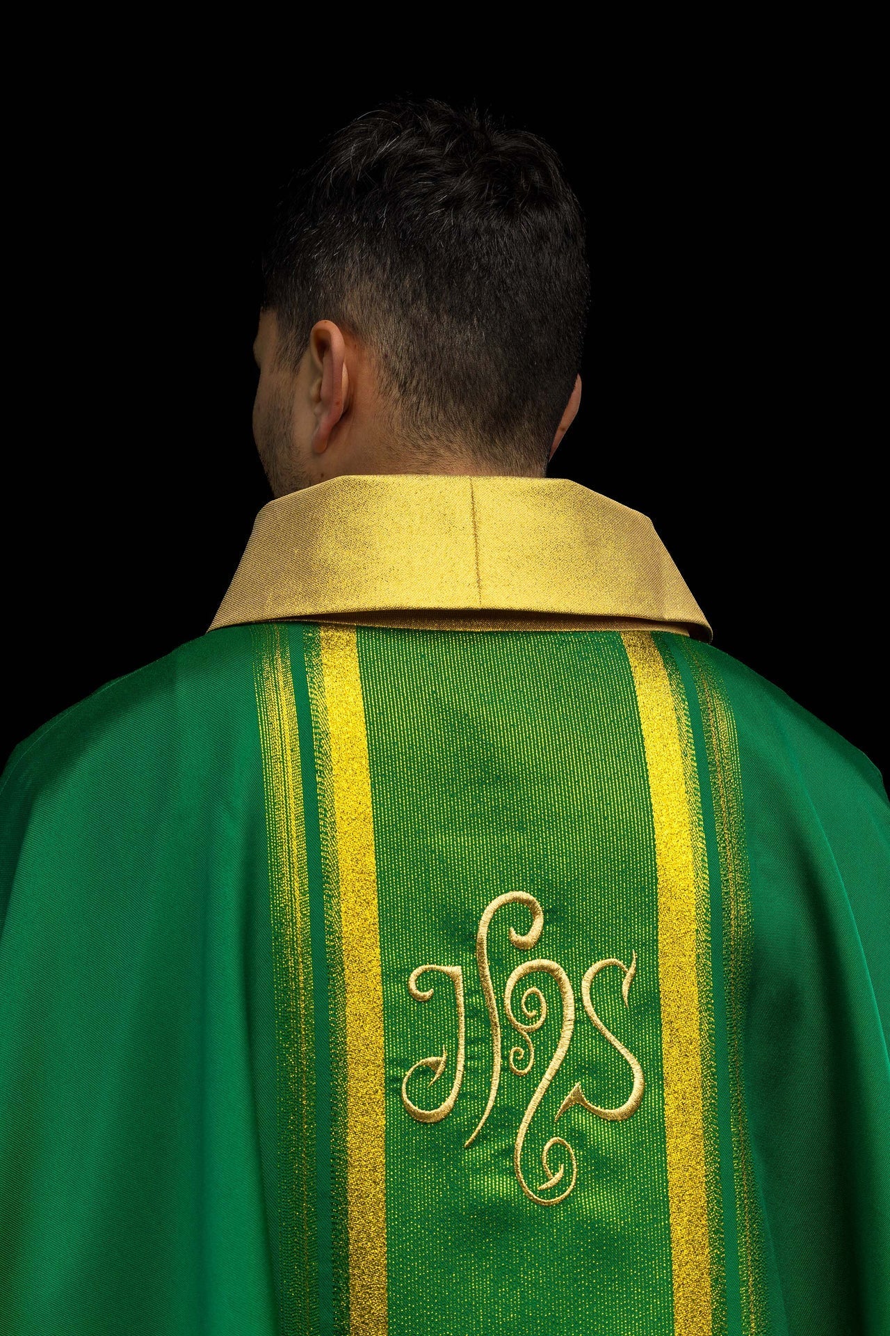 Ornat Liturgiczny Zielony z Haftem IHS i Złotą Lamówką - alba.pl