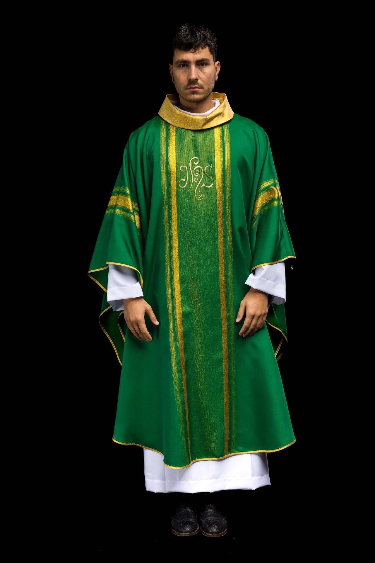 Ornat Liturgiczny Zielony z Haftem IHS i Złotą Lamówką - alba.pl