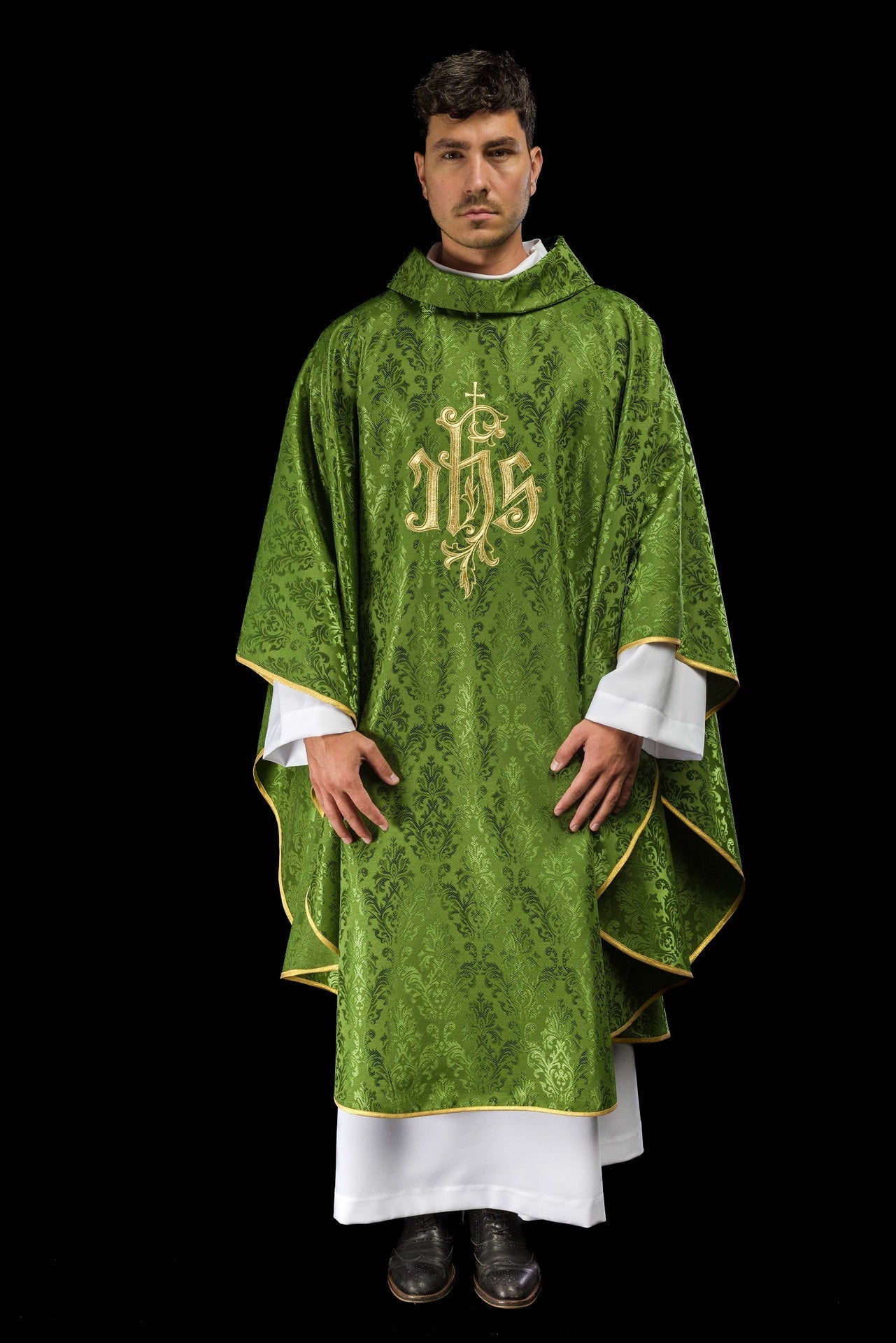 Ornat Liturgiczny Zielony z Haftem IHS na Ozdobnej Tkaninie - alba.pl
