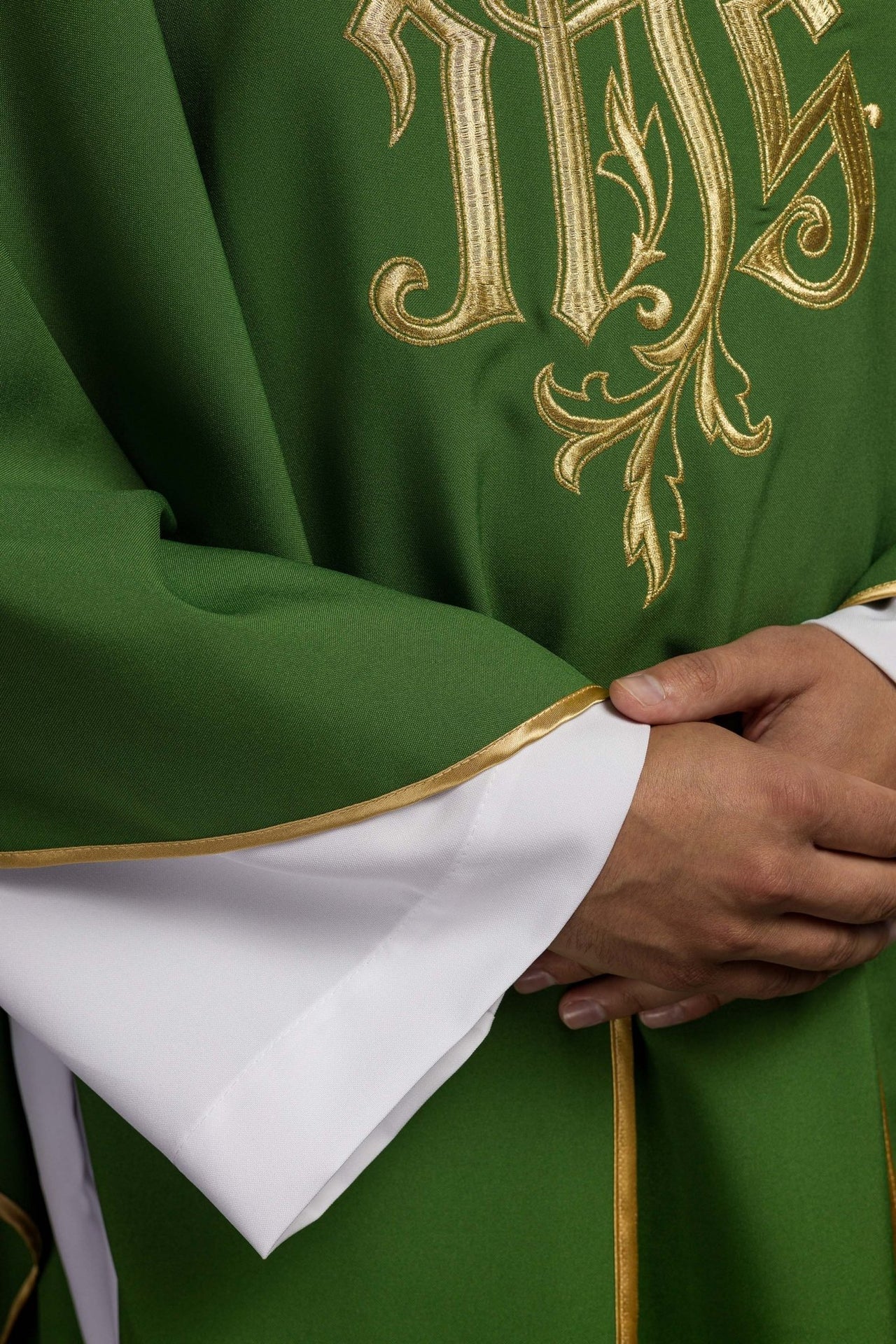 Ornat Liturgiczny Zielony z Haftem IHS Złotą Nicią - alba.pl