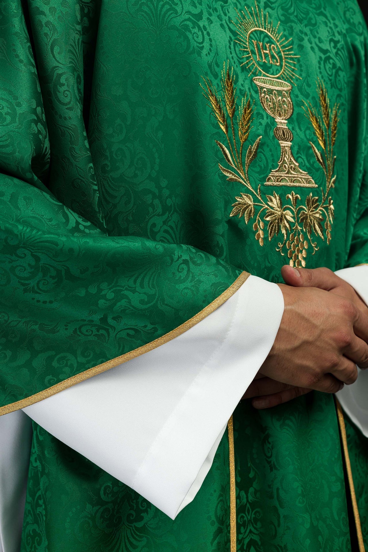 Ornat Liturgiczny Zielony z Haftem Kielicha i Hostii na Żakardzie - alba.pl