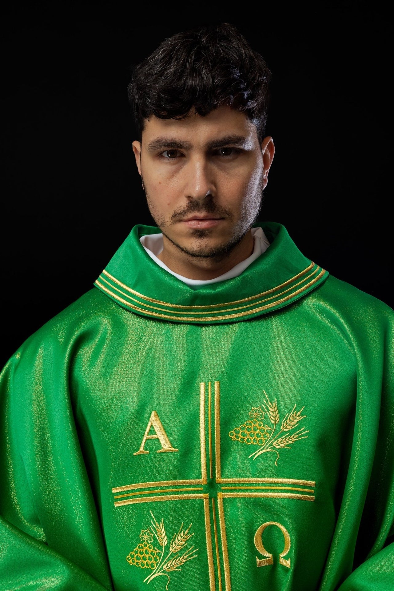 Ornat Liturgiczny Zielony z Haftem Krzyża, Alfa i Omegi - alba.pl