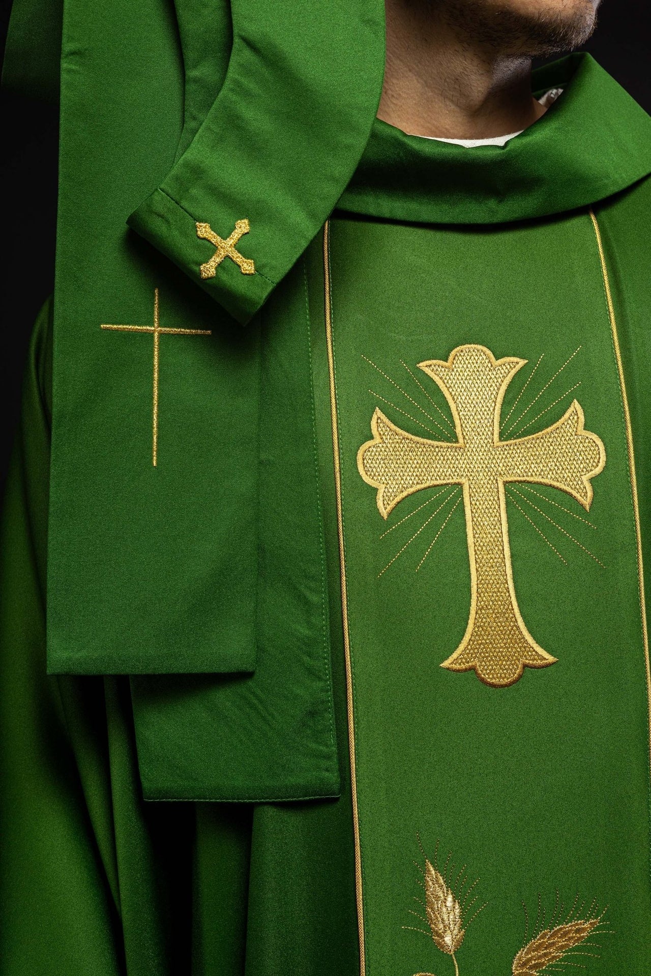 Ornat Liturgiczny Zielony z Haftem Krzyża i Kłosów Eucharystycznych - alba.pl