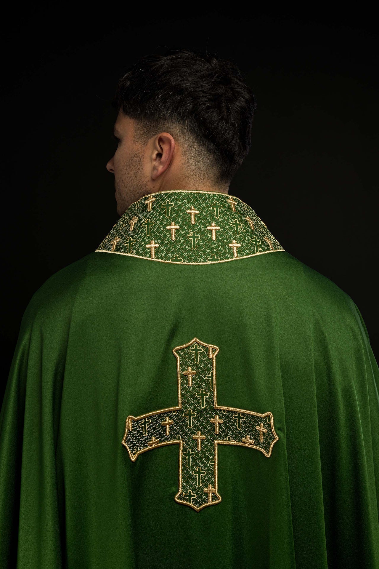 Ornat Liturgiczny Zielony z Haftowanym Krzyżem i Kołnierzem - alba.pl