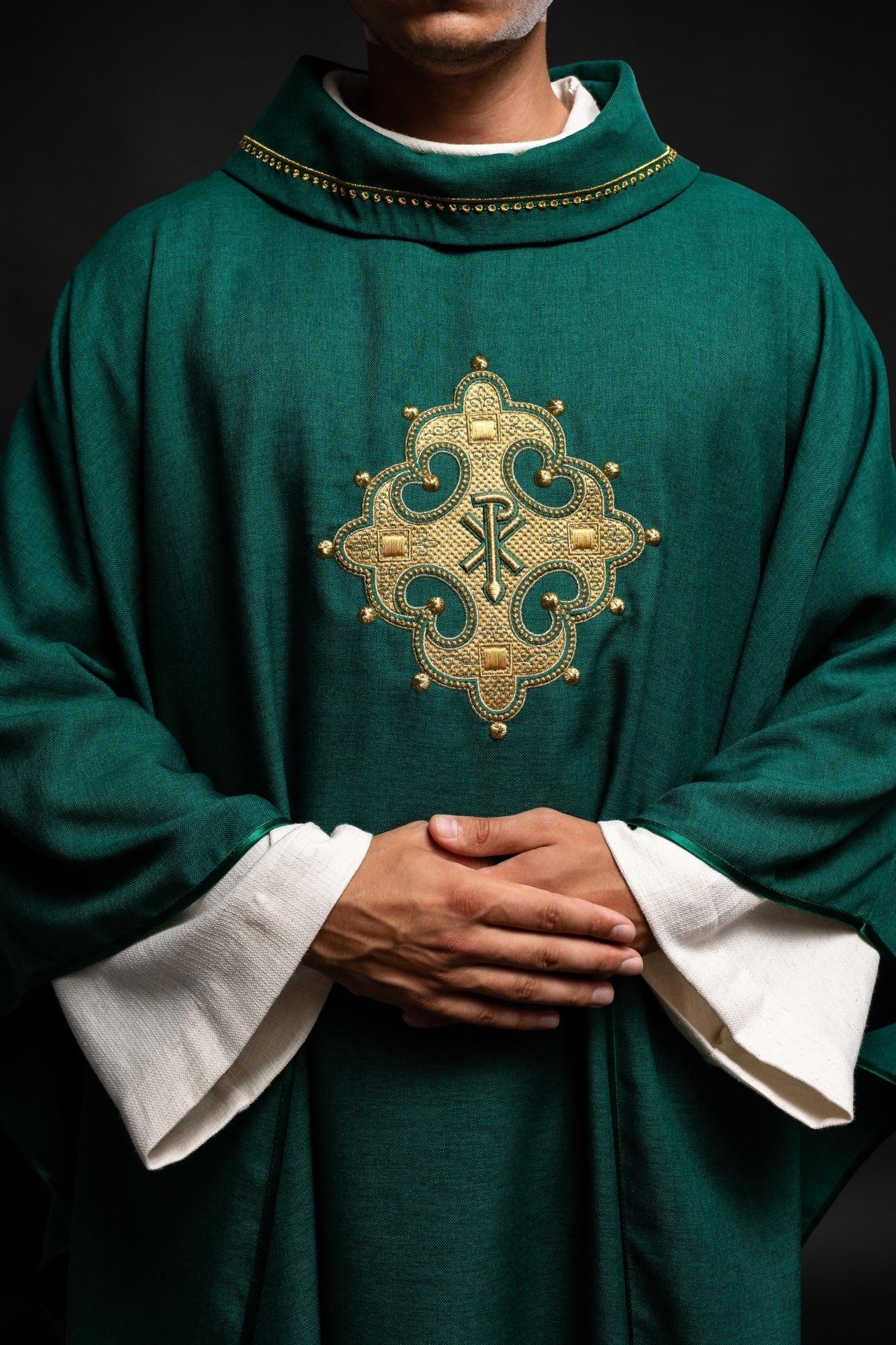 Ornat Liturgiczny Zielony z Haftowanym Krzyżem i Złotą Lamówką - alba.pl