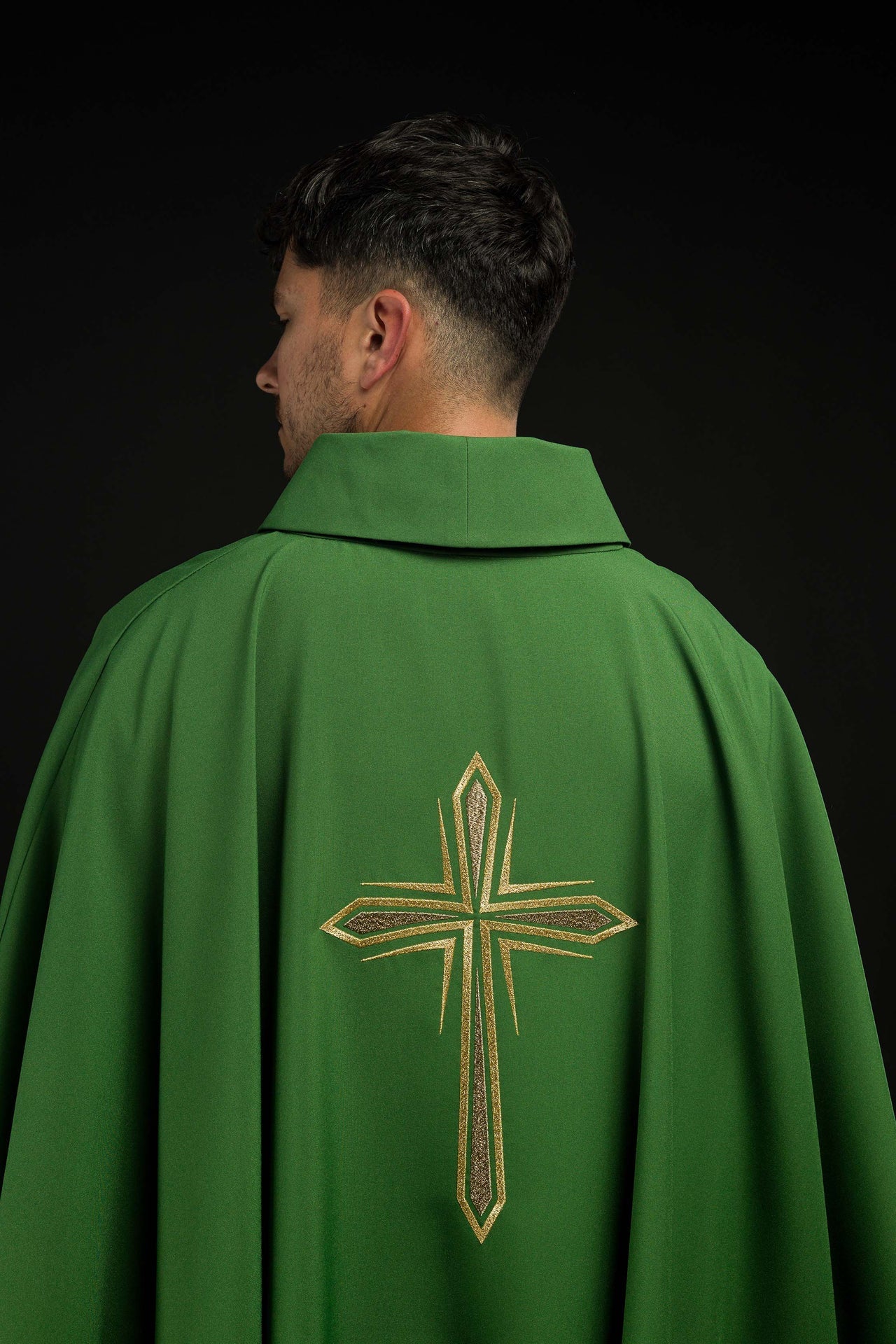 Ornat Liturgiczny Zielony z Haftowanym Krzyżem i Złotą Lamówką - alba.pl