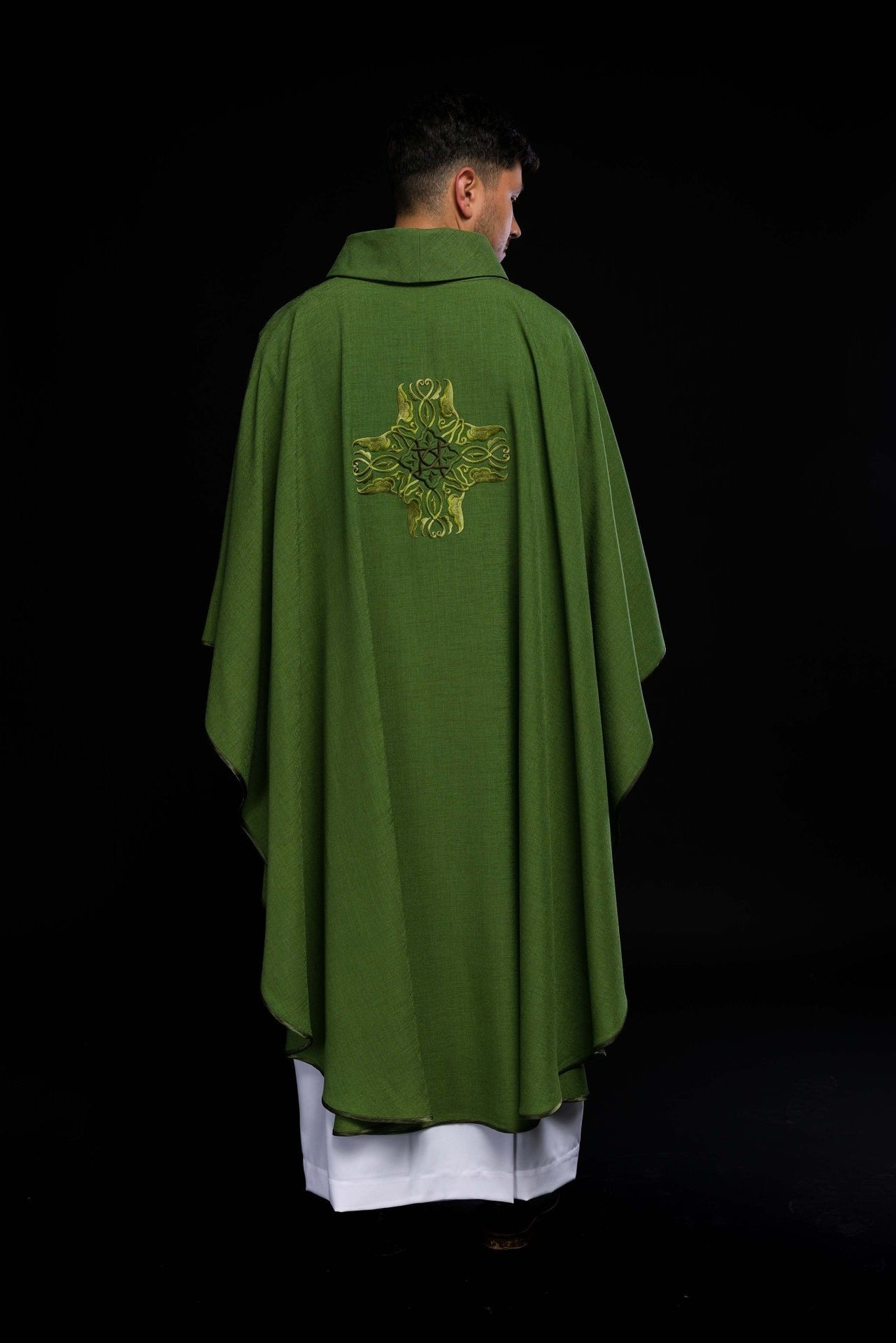 Ornat Liturgiczny Zielony z Haftowanym Krzyżem i Złotą Lamówką - alba.pl