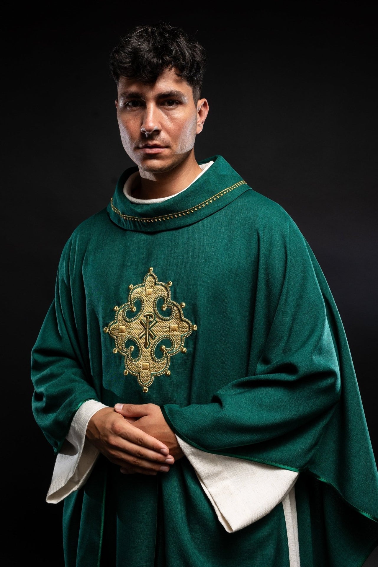 Ornat Liturgiczny Zielony z Haftowanym Krzyżem i Złotą Lamówką - alba.pl