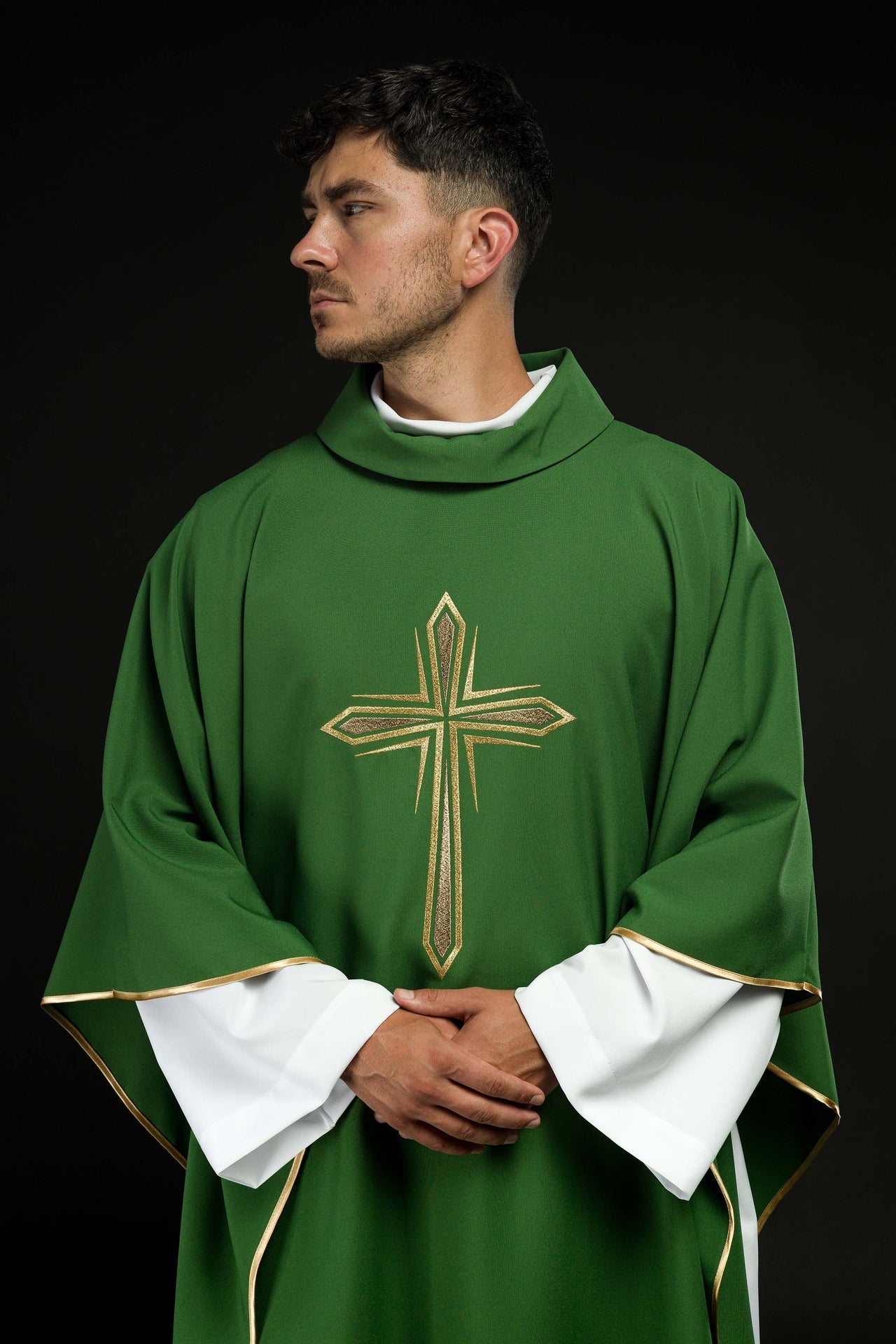 Ornat Liturgiczny Zielony z Haftowanym Krzyżem i Złotą Lamówką - alba.pl
